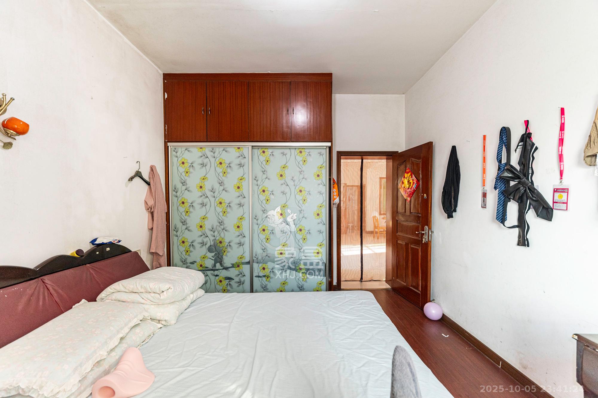 中南汽车世界 3室2厅2卫 32.0万 中南汽车世界 3室2厅2卫 32.0万卧室