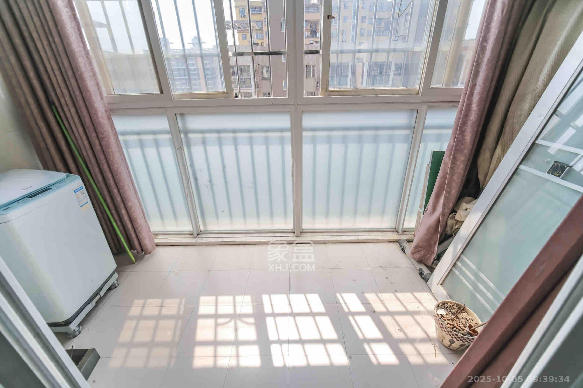 万丽景园 1室2厅1卫 1600.0元/月 万丽景园 1室2厅1卫 1600.0元/月室内图