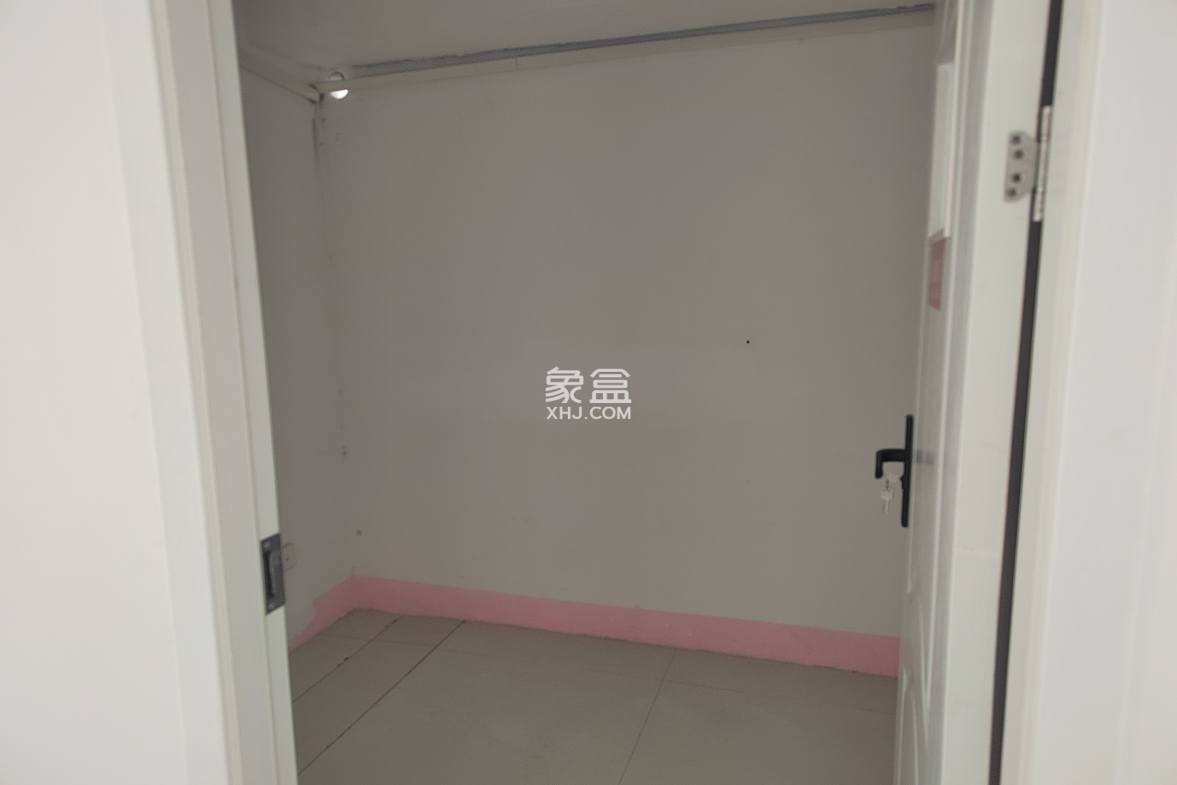 SOHO尚都 6室1厅1卫 3200.0元/月 SOHO尚都 6室1厅1卫 3200.0元/月室内图