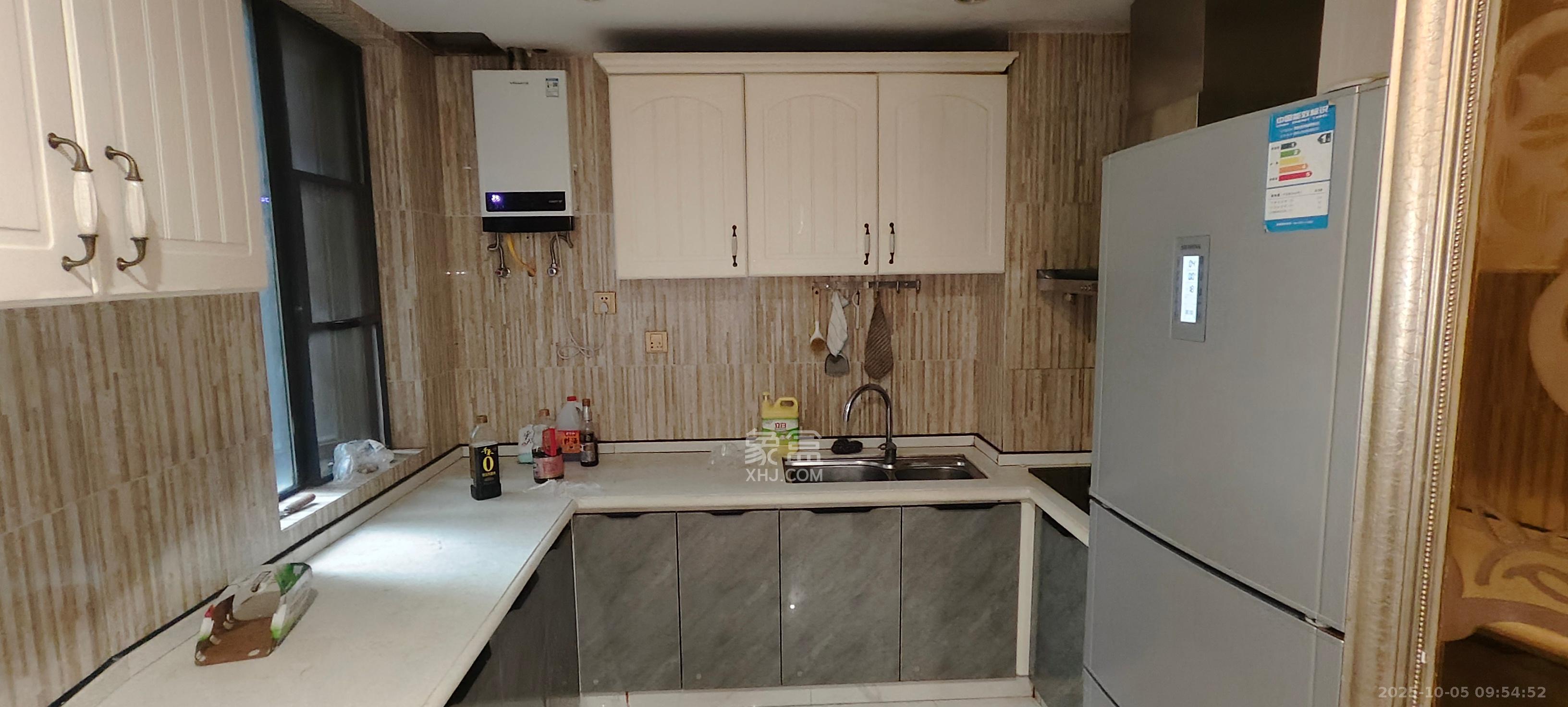 长房时代城  3室2厅1卫    2400.0元/月室内图