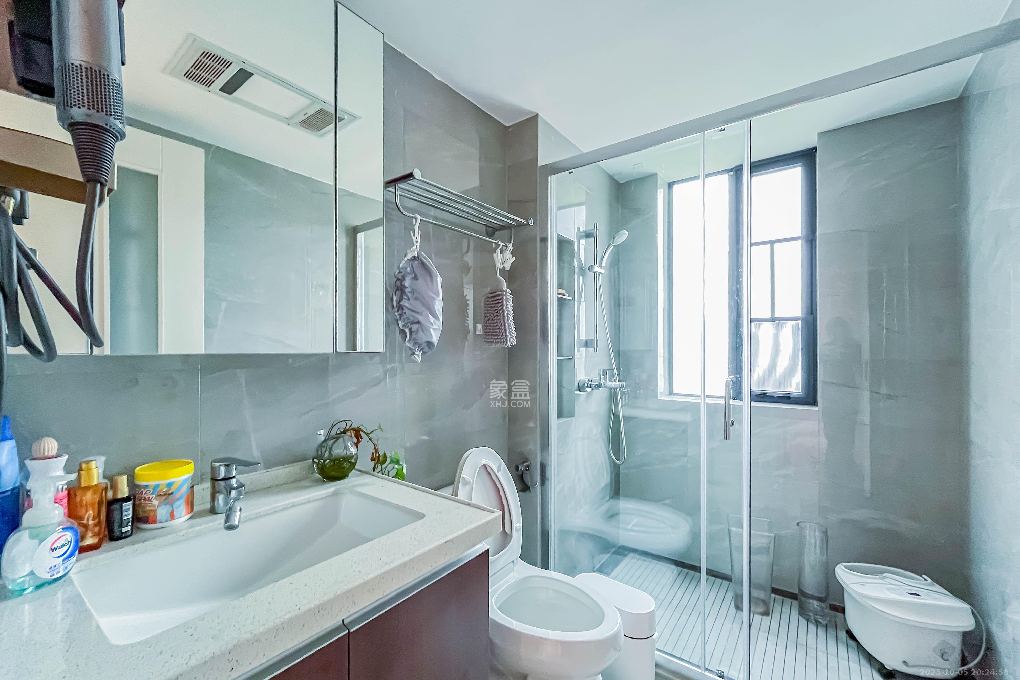 绿地长沙城际空间站(绿地新里佳苑) 4室2厅2卫 163.0万 绿地长沙城际空间站(绿地新里佳苑) 4室2厅2卫 163.0万卫生间