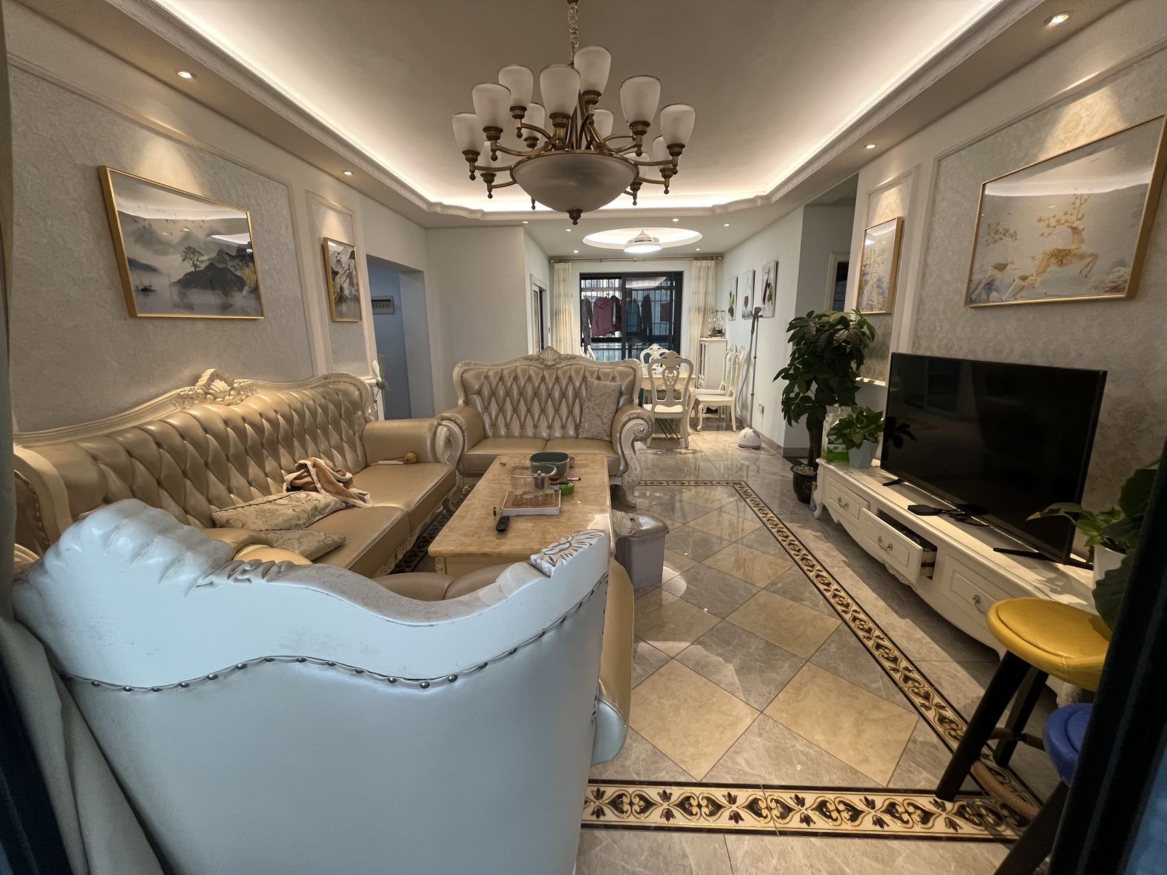 滨江帝景四期 4室2厅2卫 3800.0元/月 滨江帝景四期 4室2厅2卫 3800.0元/月室内图