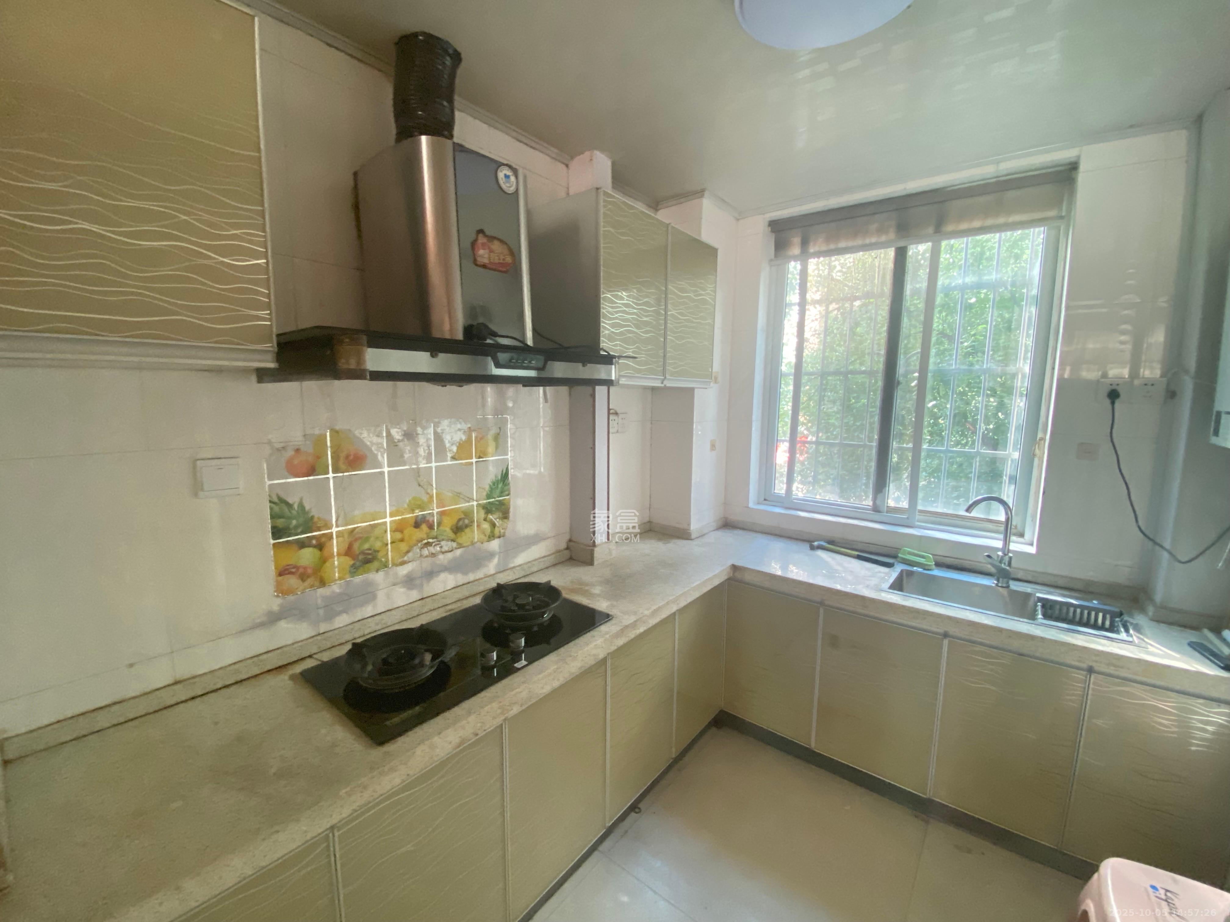 恩瑞麓山名园(龙王港小区) 3室2厅2卫 2500.0元/月 恩瑞麓山名园(龙王港小区) 3室2厅2卫 2500.0元/月室内图