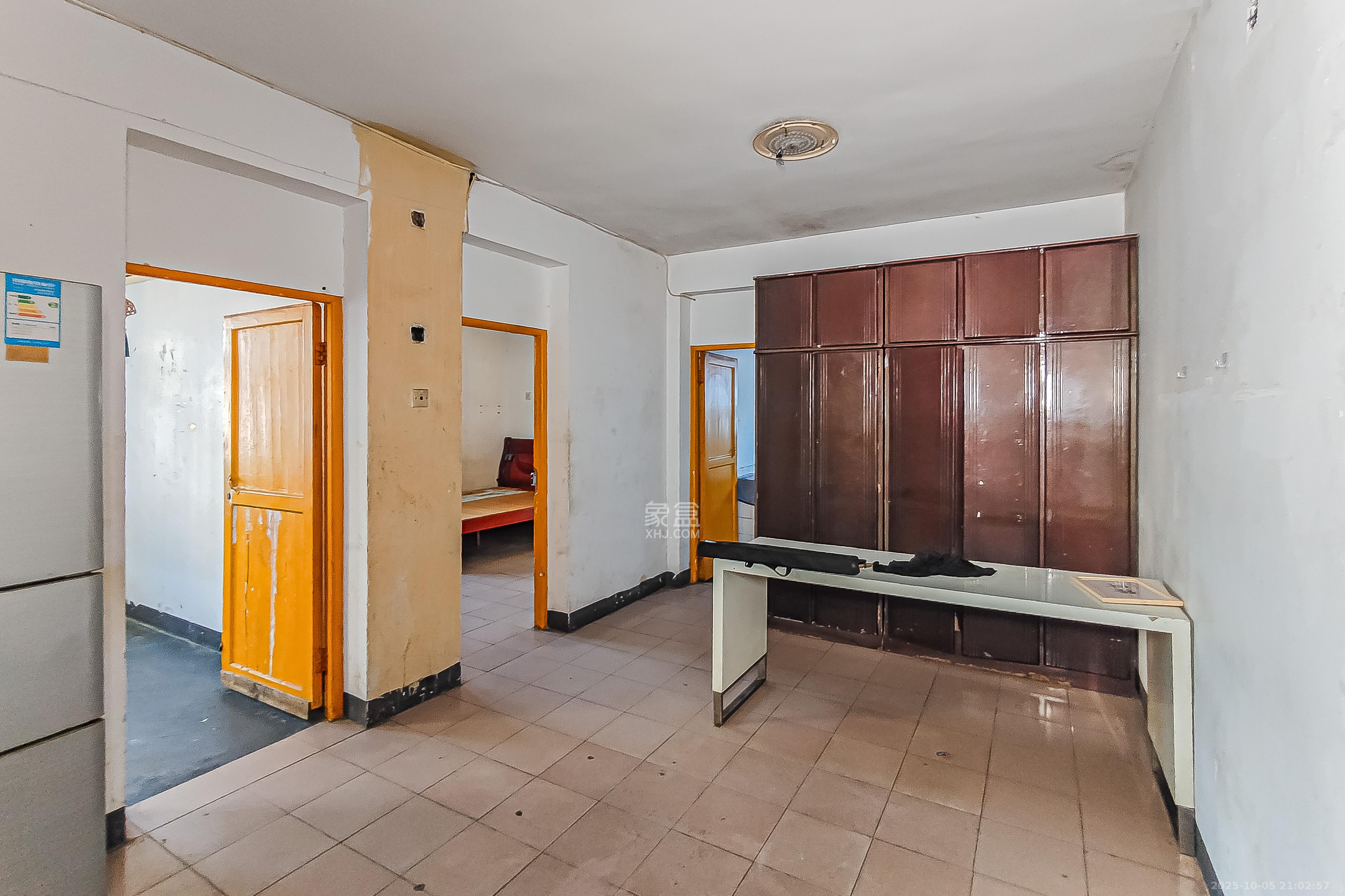 九芝堂宿舍(路边井59号) 2室1厅1卫 50.0万 九芝堂宿舍(路边井59号) 2室1厅1卫 50.0万客厅