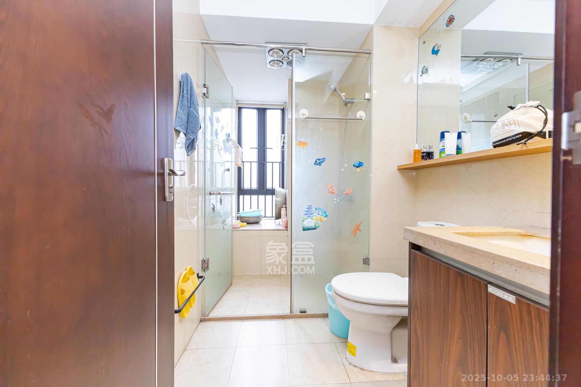 时代倾城一期 3室2厅2卫 82.8万 时代倾城一期 3室2厅2卫 82.8万卫生间