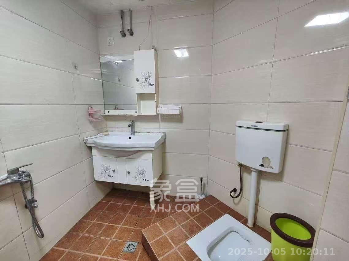 麓谷明珠  1室1厅1卫    1600.0元/月室内图