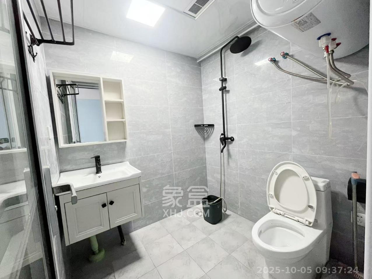 东怡外国(南湖一号) 2室1厅1卫 2100.0元/月 东怡外国(南湖一号) 2室1厅1卫 2100.0元/月室内图