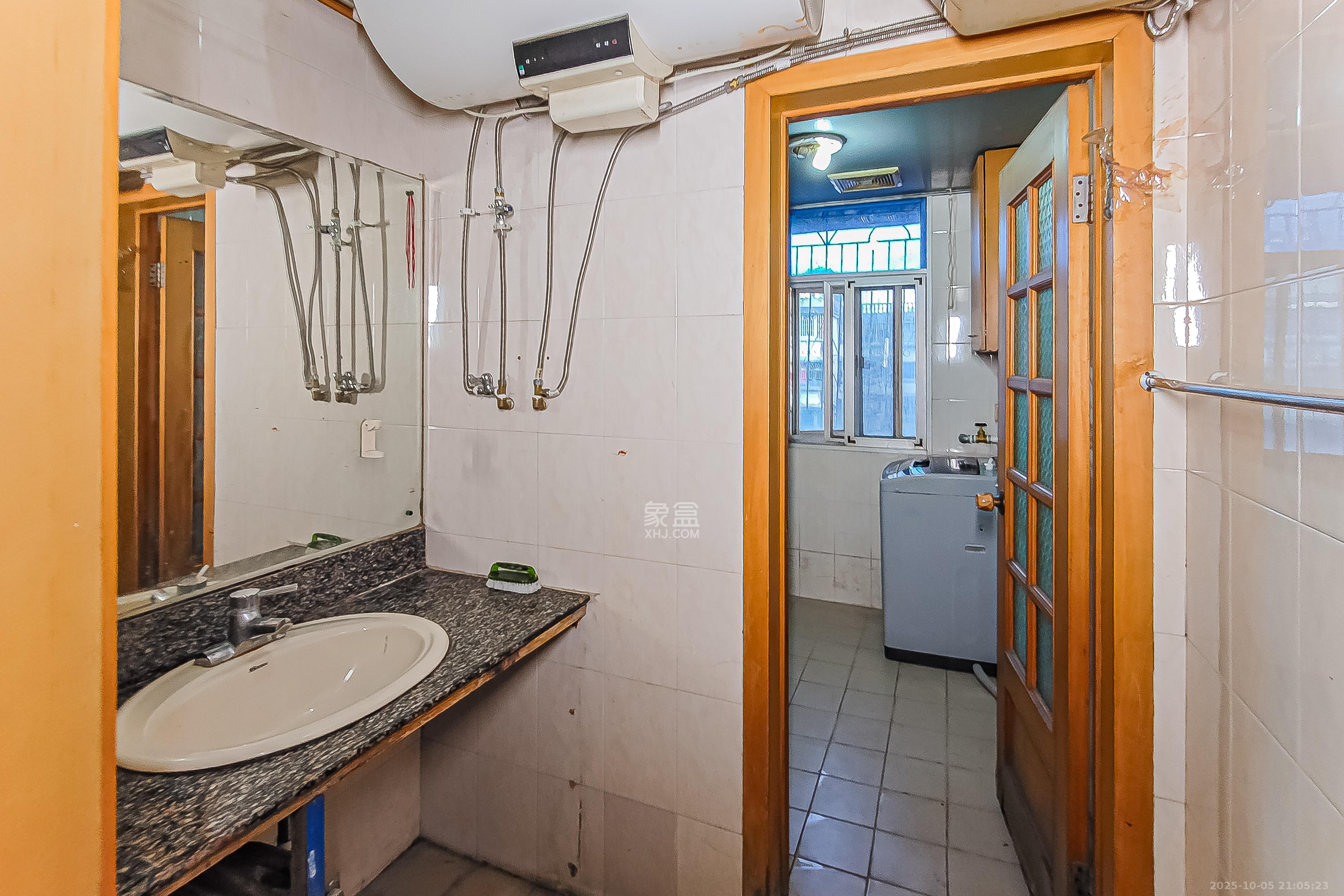 鸿园小区 3室2厅1卫 100.0万 鸿园小区 3室2厅1卫 100.0万卫生间