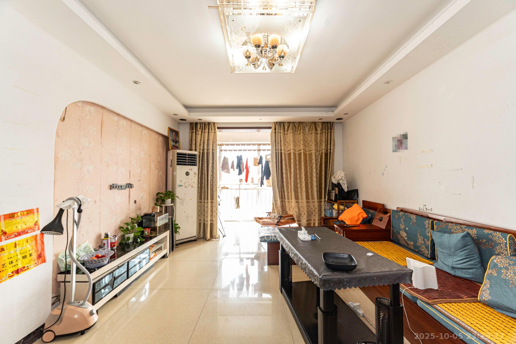 恒广国际景园一二区  2室2厅1卫    61.8万 恒广国际景园一二区  2室2厅1卫    61.8万