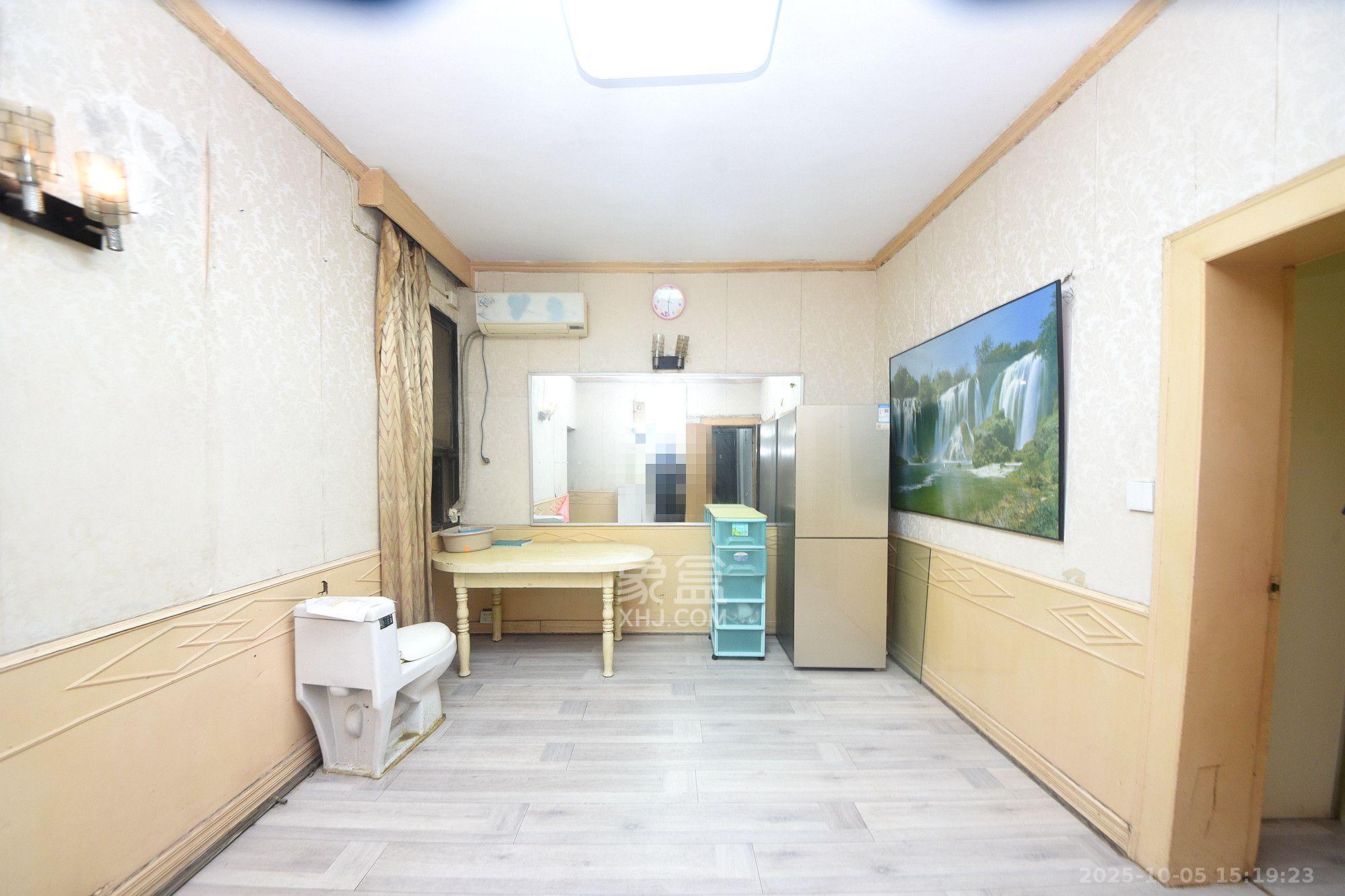 湖南省歌舞剧院宿舍  3室1厅1卫    3400.0元/月室内图