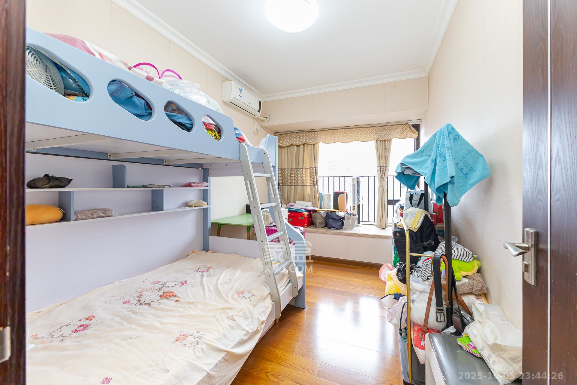 时代倾城一期 3室2厅2卫 82.8万 时代倾城一期 3室2厅2卫 82.8万卧室