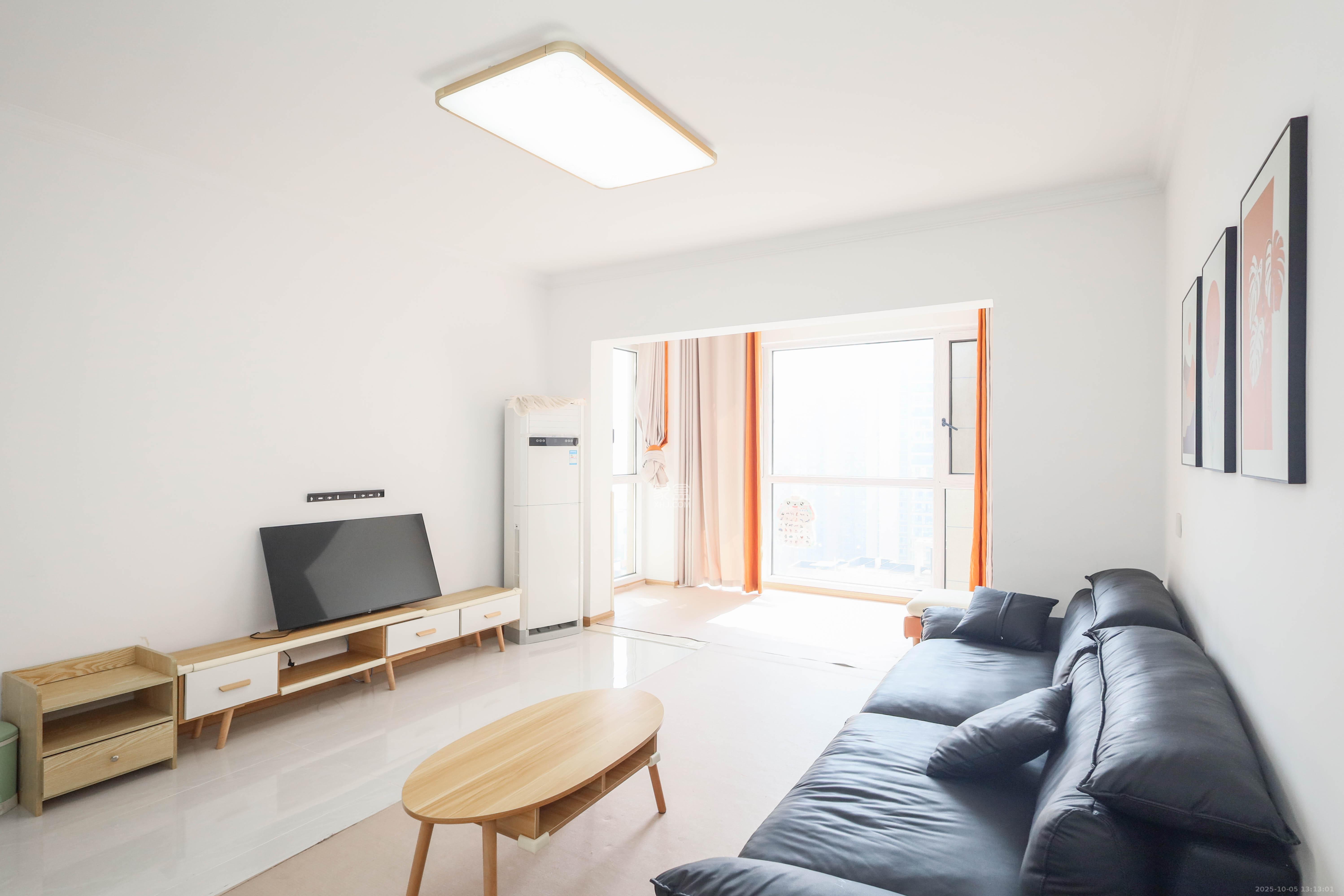 梅溪盛荟  3室2厅2卫    118.0万客厅