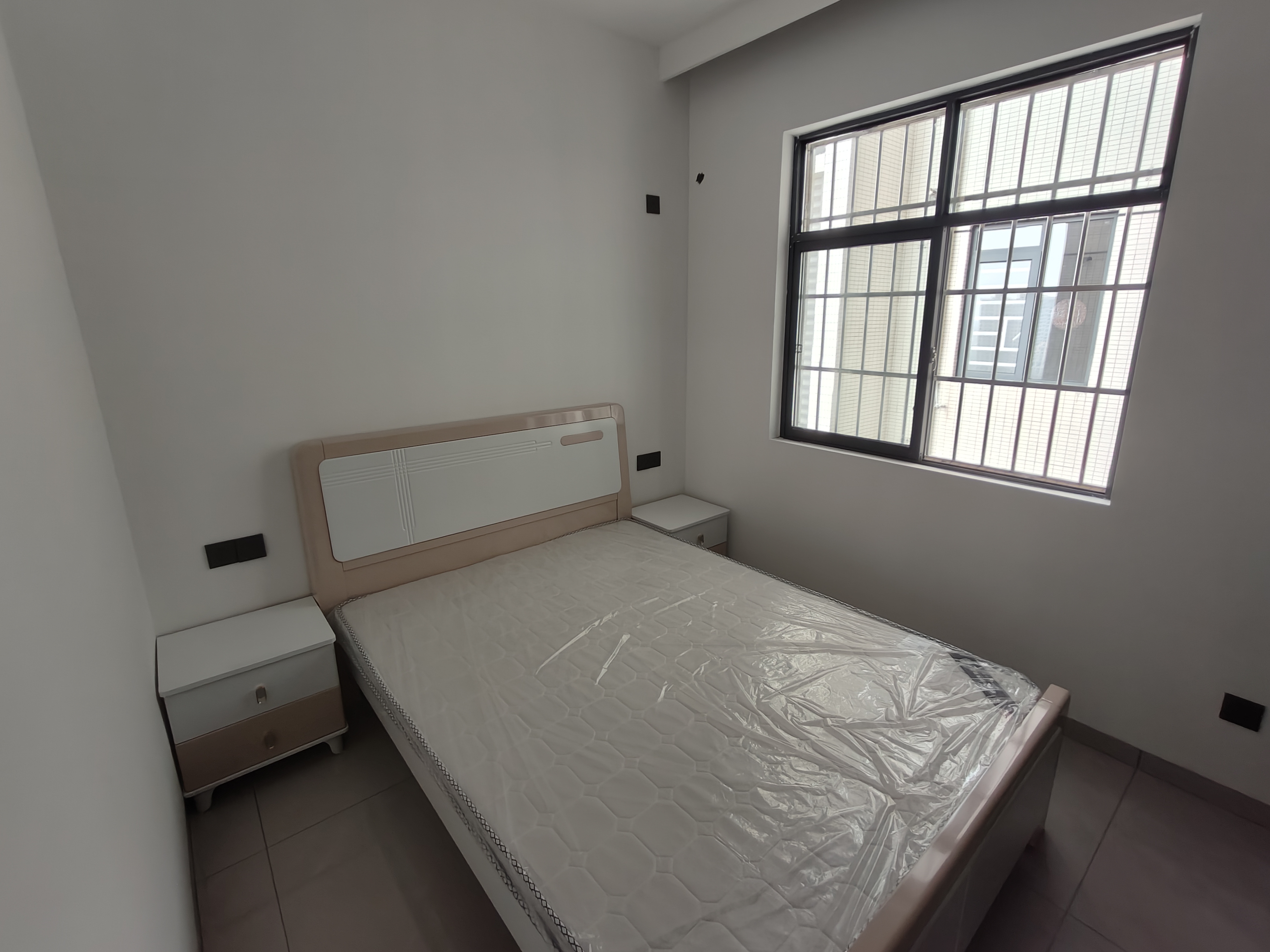 互助小区电梯房  2室1厅1卫    2000.0元/月室内图