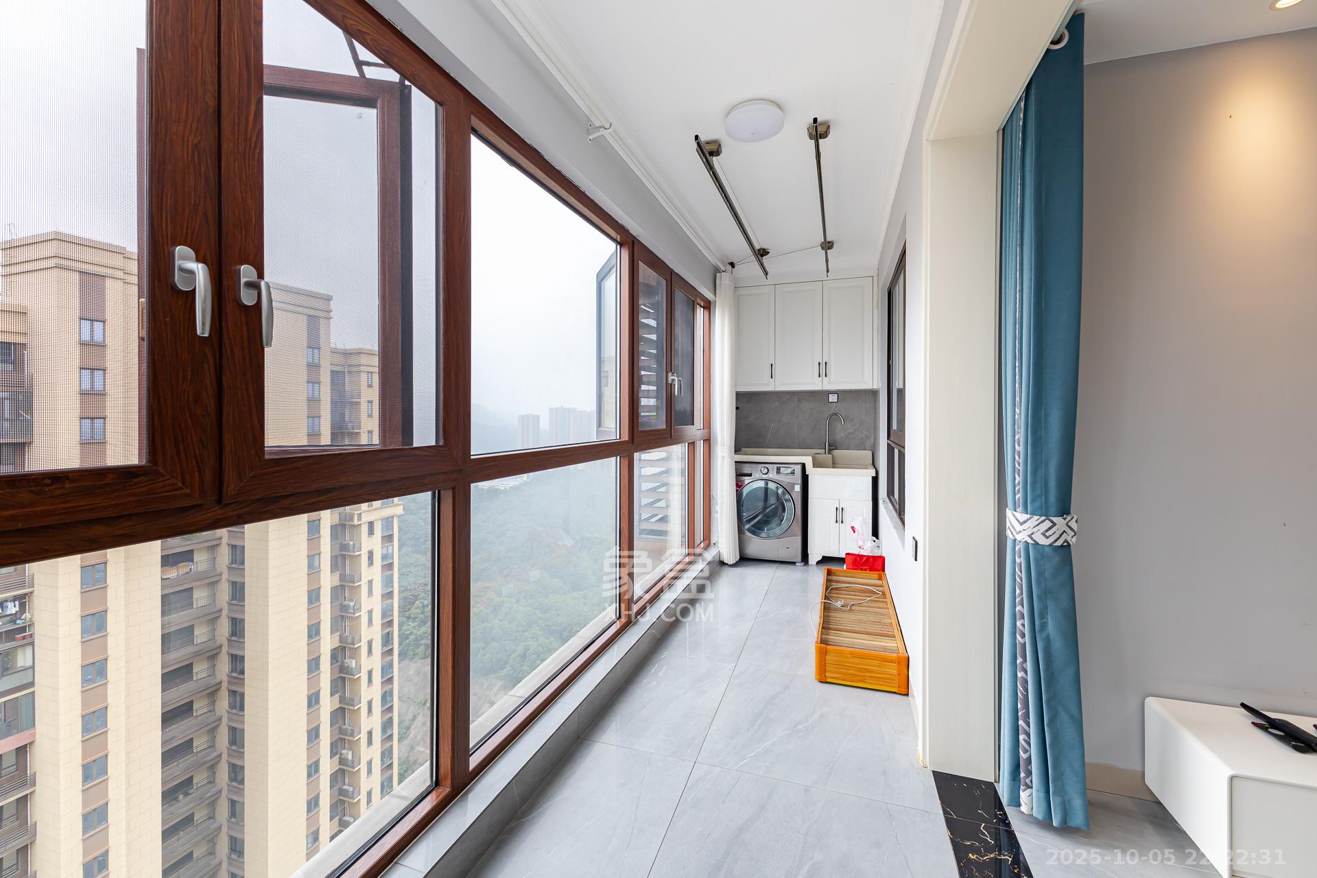 龙湖璟宸原著（龙湖紫宸）  3室2厅2卫    79.8万阳台