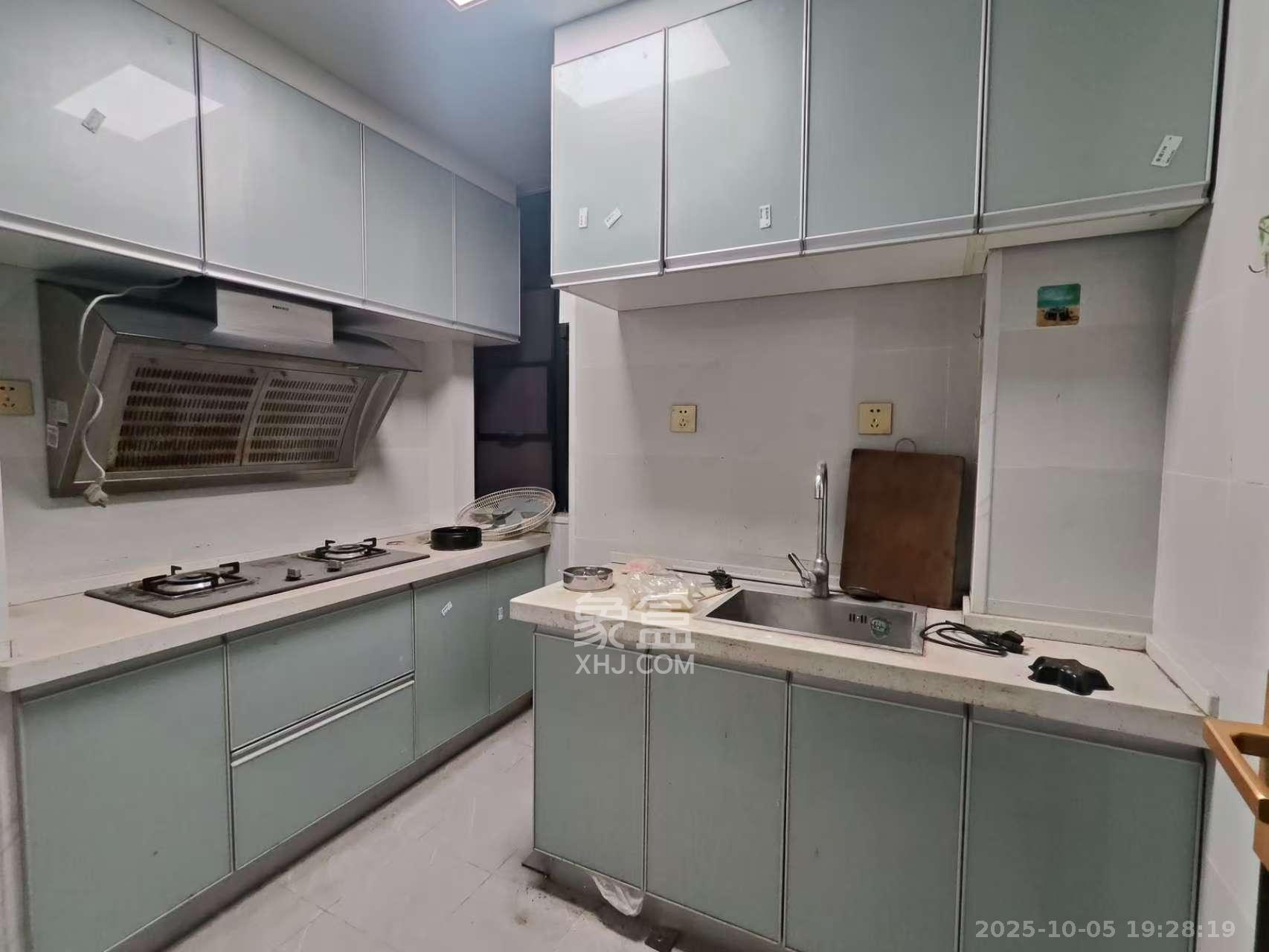 辉煌国际城二期  3室2厅1卫    2500.0元/月室内图