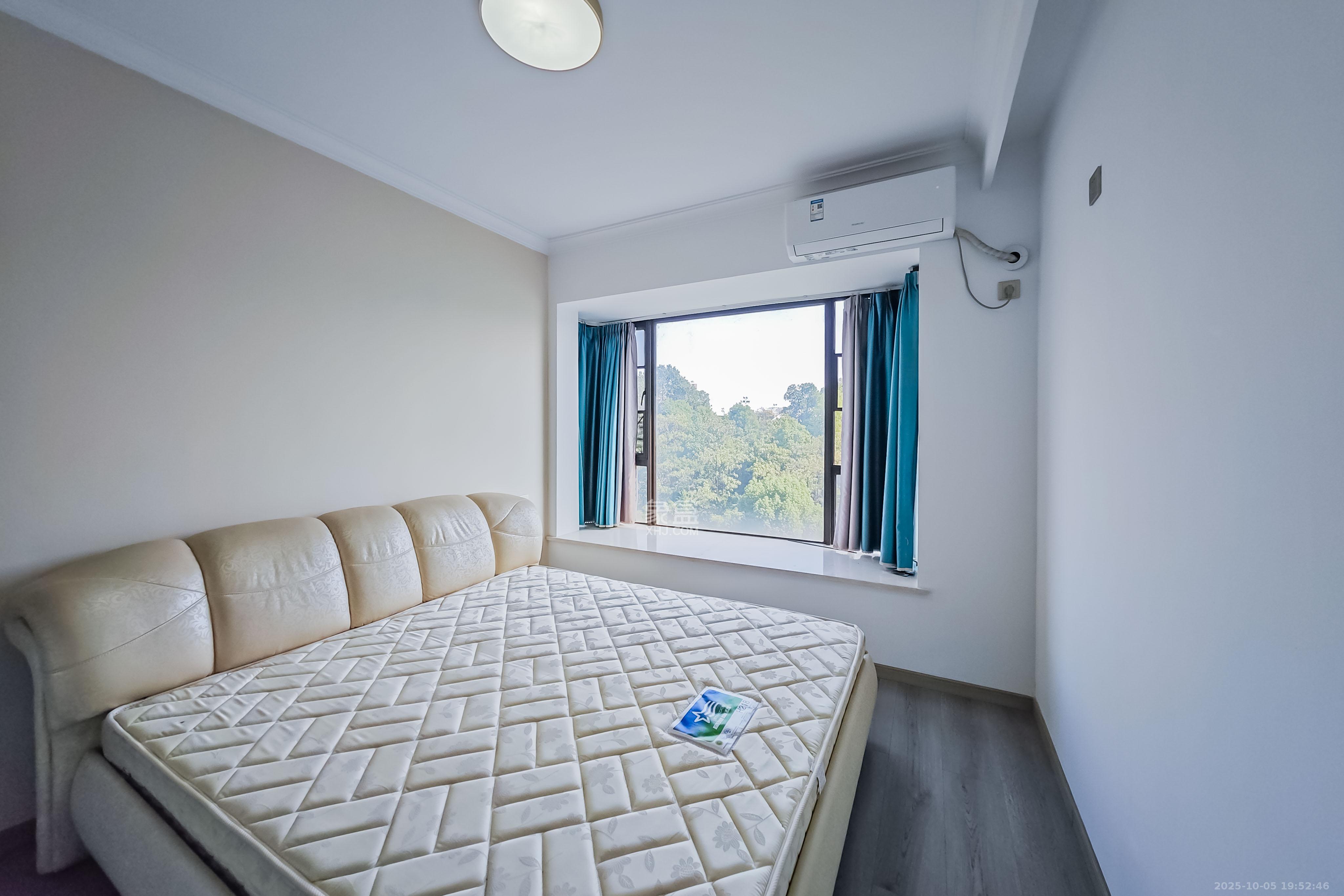 京武浪琴山一、二期 2室1厅1卫 155.0万 京武浪琴山一、二期 2室1厅1卫 155.0万卧室