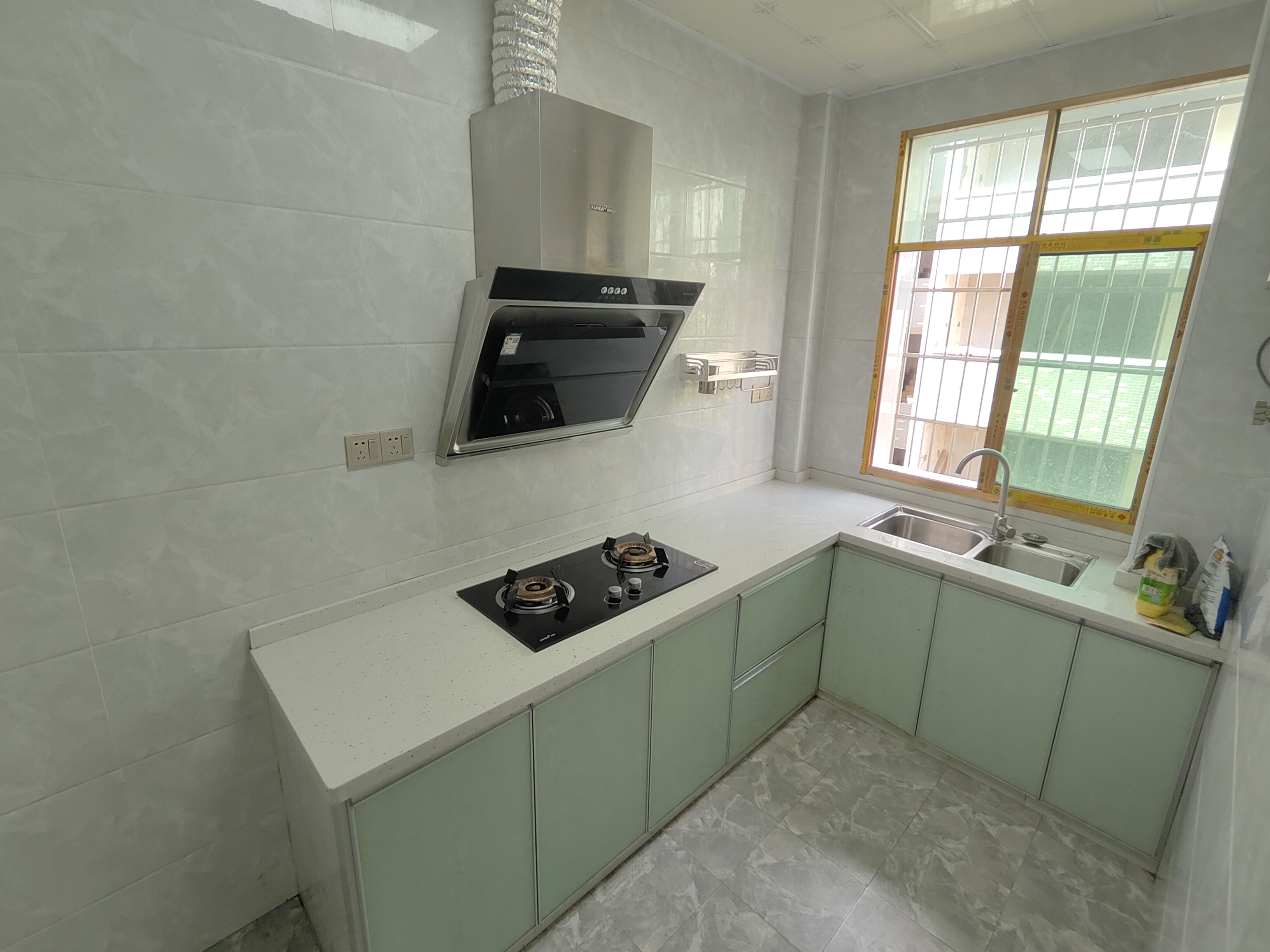 互助小区 3室2厅1卫 1300.0元/月 互助小区 3室2厅1卫 1300.0元/月室内图