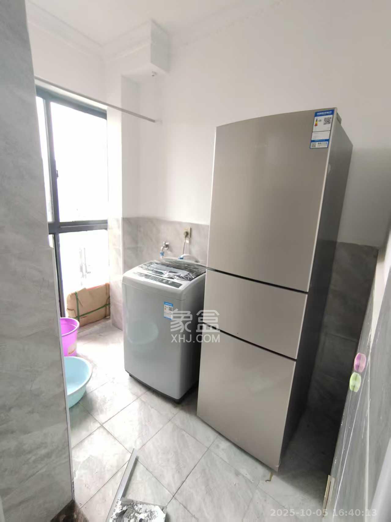 荣泰广场  3室2厅21卫   2600.00元/月室内图