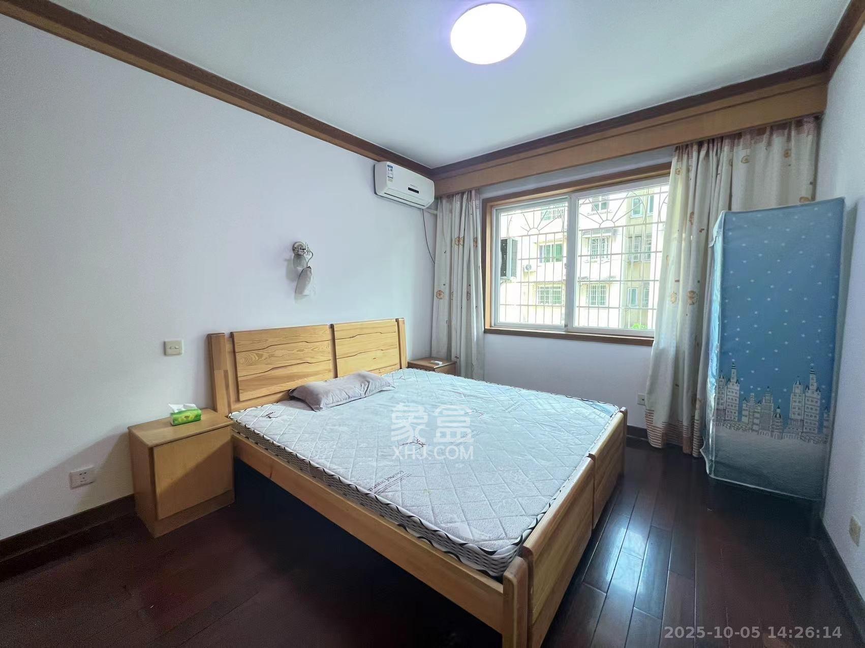 恩瑞麓山名园(龙王港小区)  3室2厅2卫    2400.0元/月 恩瑞麓山名园(龙王港小区)  3室2厅2卫    2400.0元/月室内图