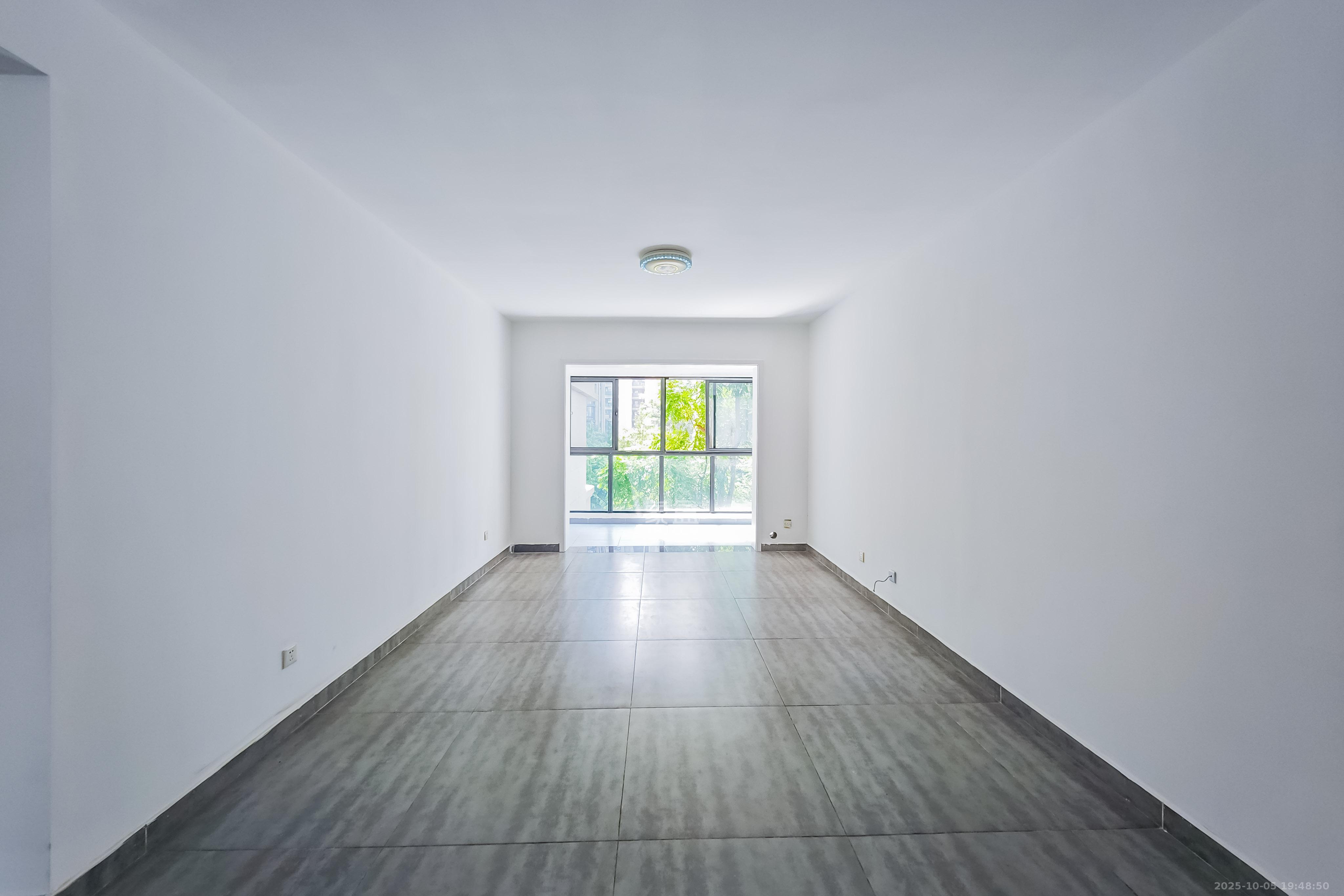 明昇壹城（明昇时代广场）一期  3室2厅2卫    149.3万客厅