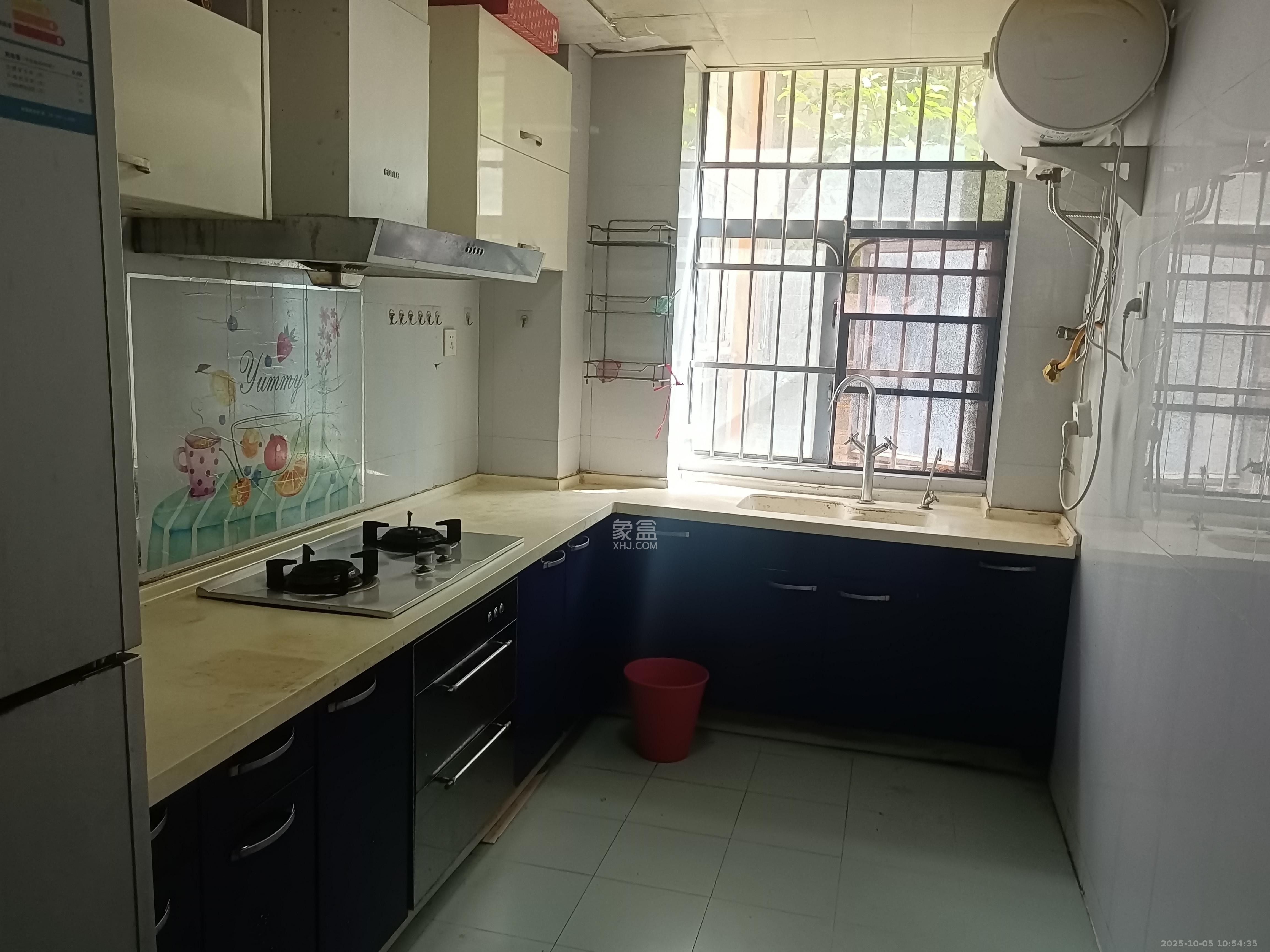 书香名邸  1室2厅1卫    2300.0元/月室内图