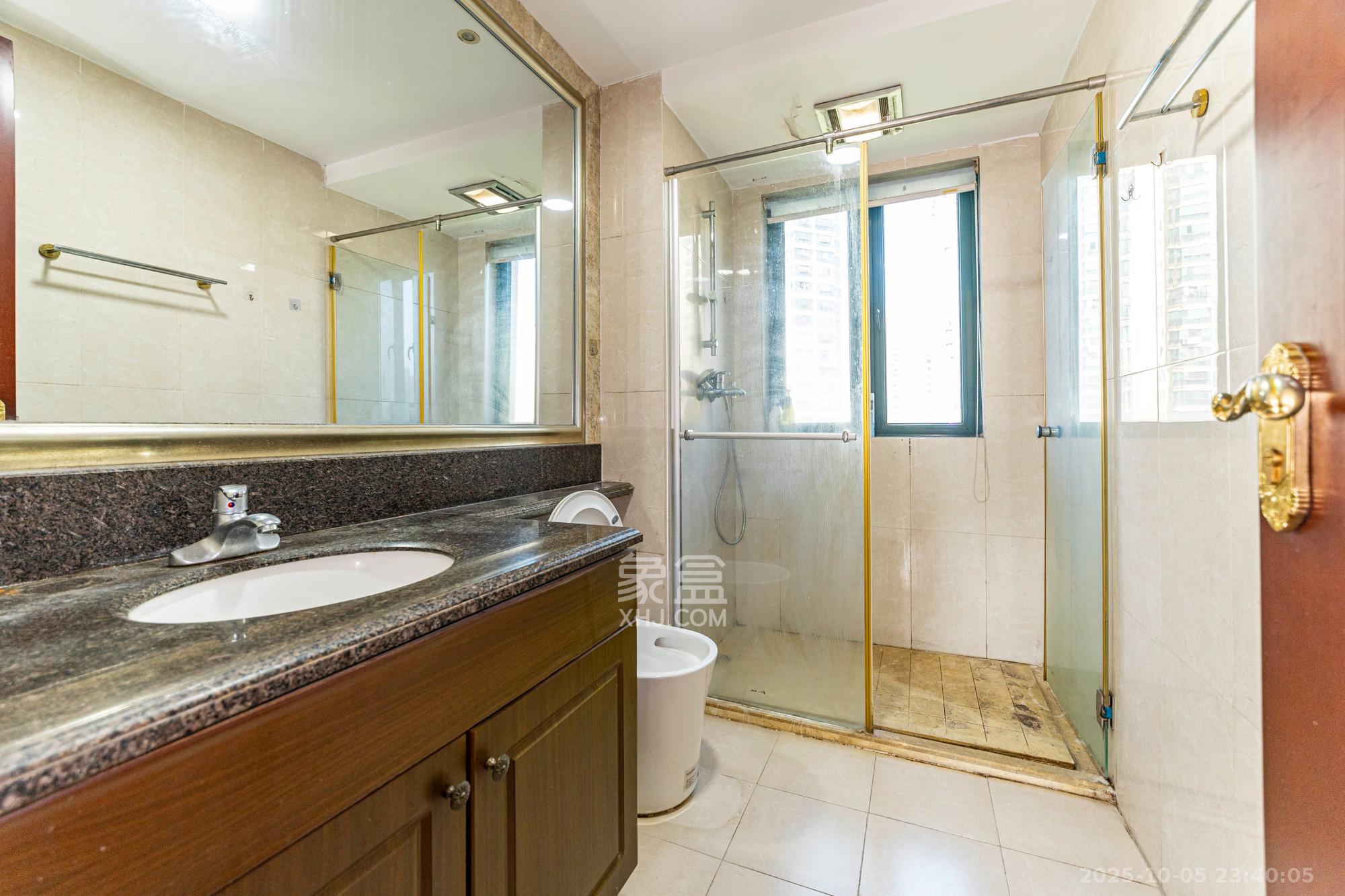 恒大雅苑  1室2厅1卫    80.0万卫生间