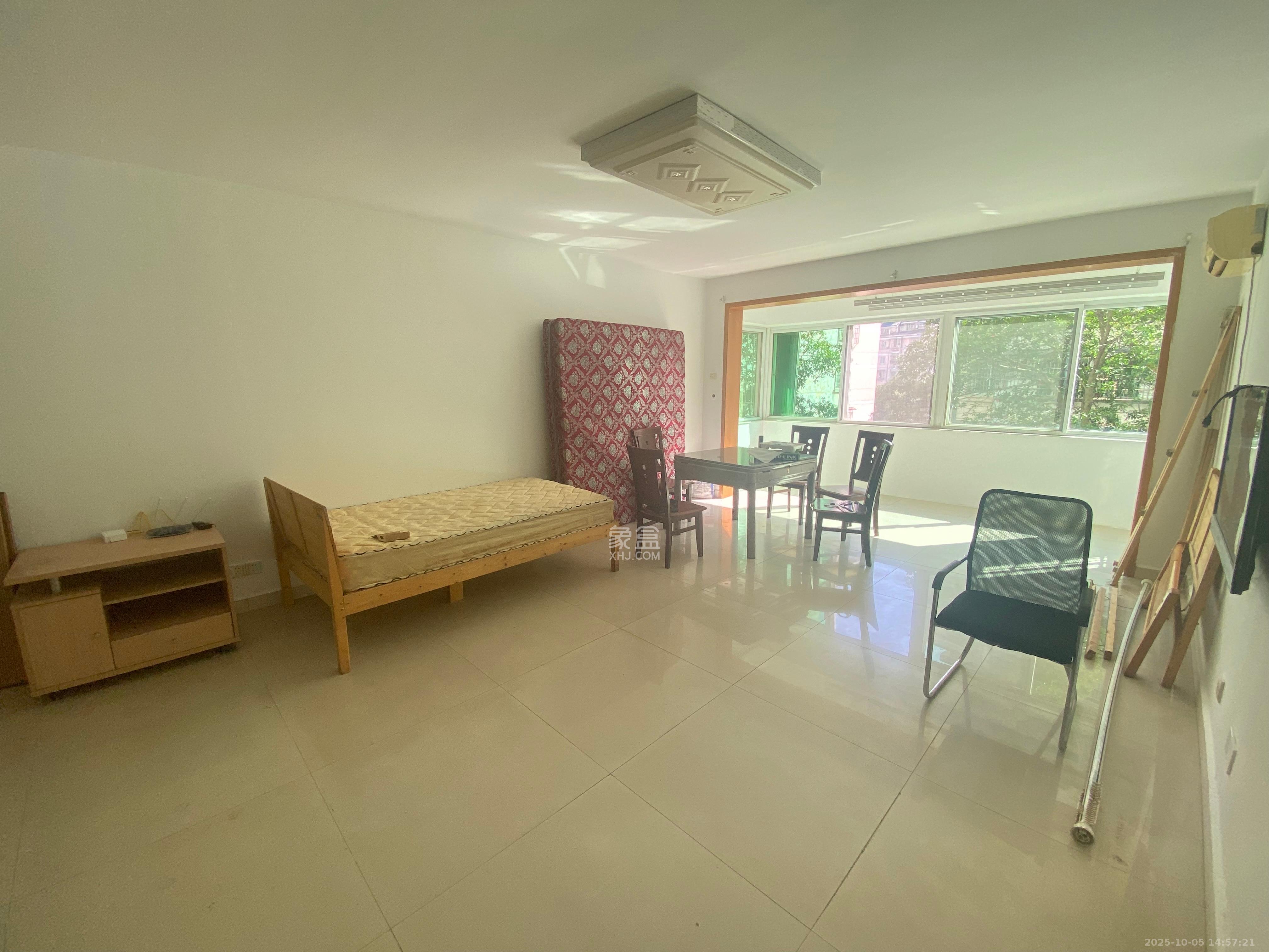 恩瑞麓山名园(龙王港小区)  3室2厅2卫    2500.0元/月 恩瑞麓山名园(龙王港小区)  3室2厅2卫    2500.0元/月