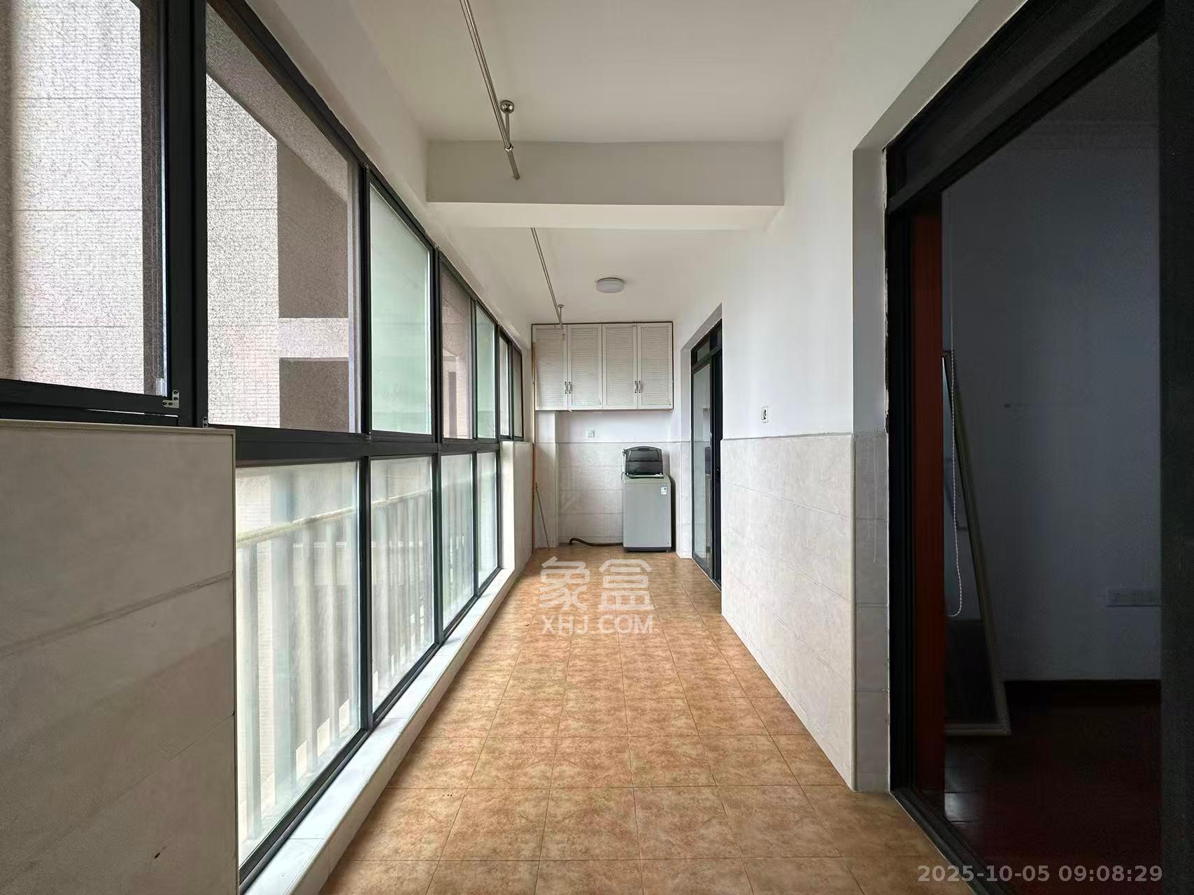 百纳广场(百纳公寓) 3室2厅2卫 3200.0元/月 百纳广场(百纳公寓) 3室2厅2卫 3200.0元/月室内图