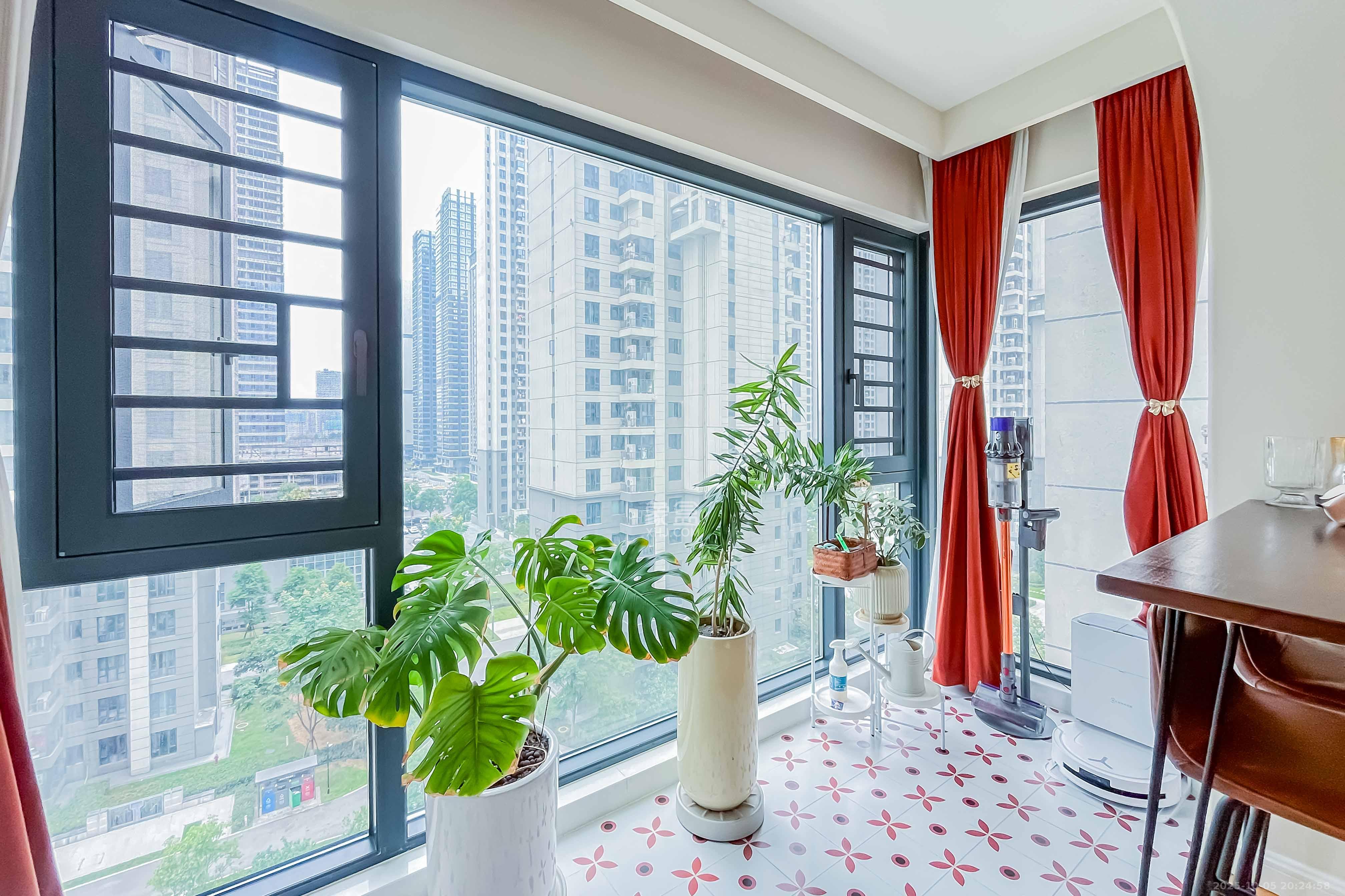 绿地长沙城际空间站（绿地新里佳苑）  4室2厅2卫    163.0万阳台