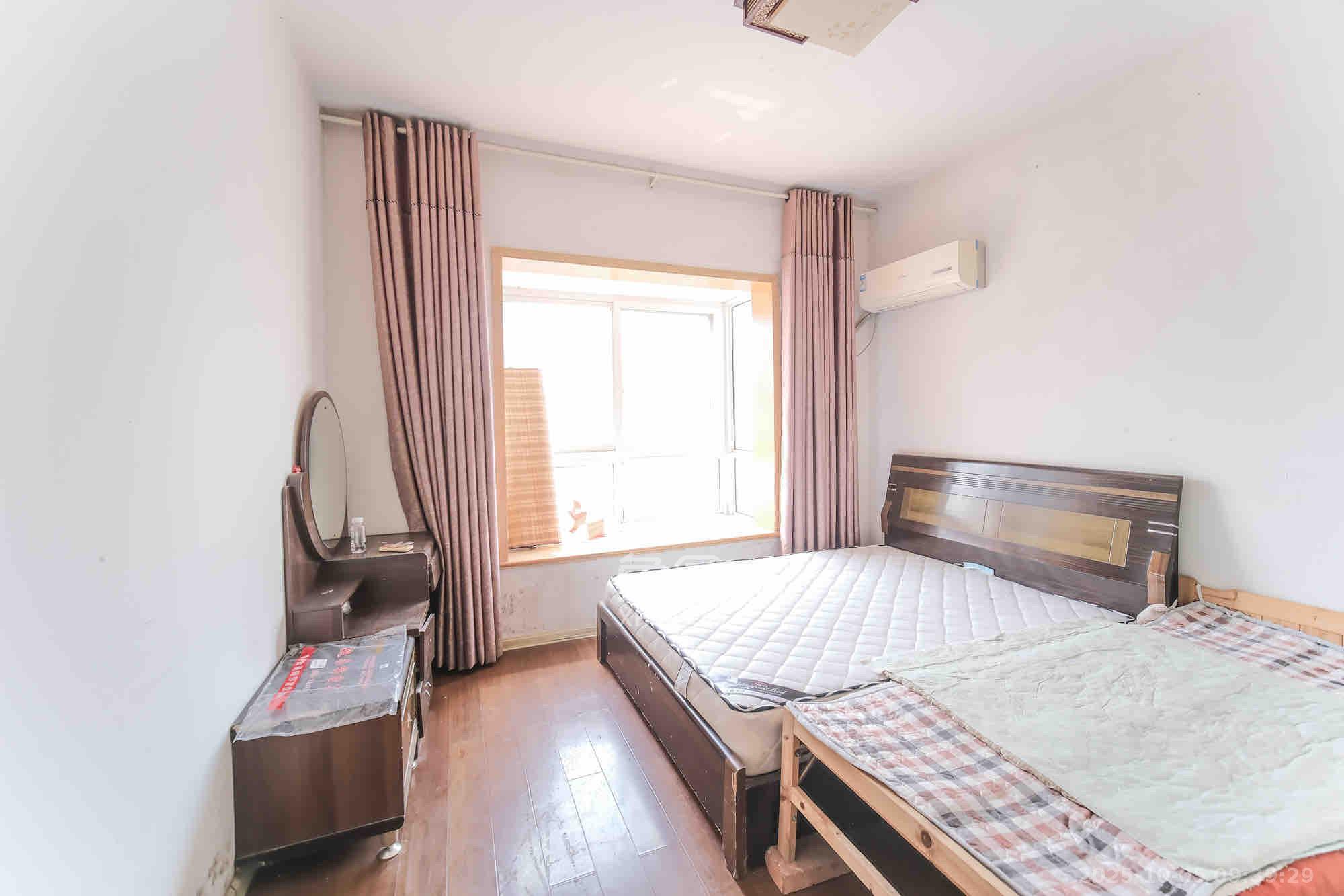 万丽景园 1室2厅1卫 1600.0元/月 万丽景园 1室2厅1卫 1600.0元/月室内图