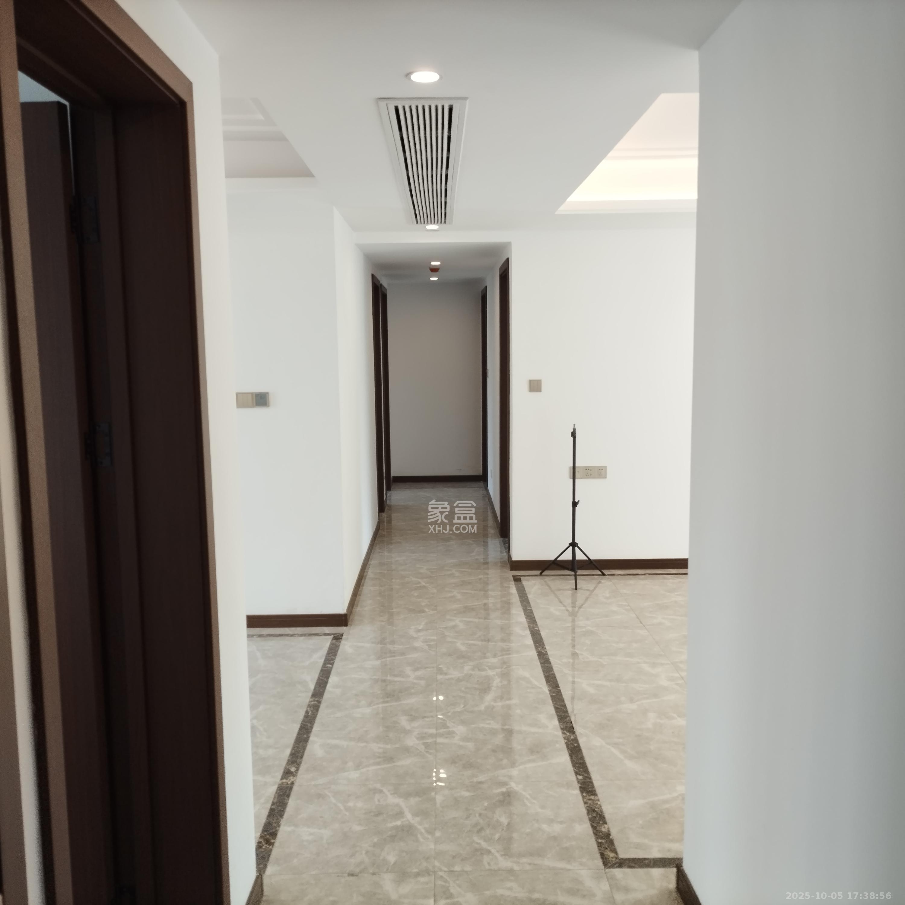 绿地长沙城际空间站(绿地新里佳苑)  4室2厅2卫    3400.0元/月 绿地长沙城际空间站(绿地新里佳苑)  4室2厅2卫    3400.0元/月