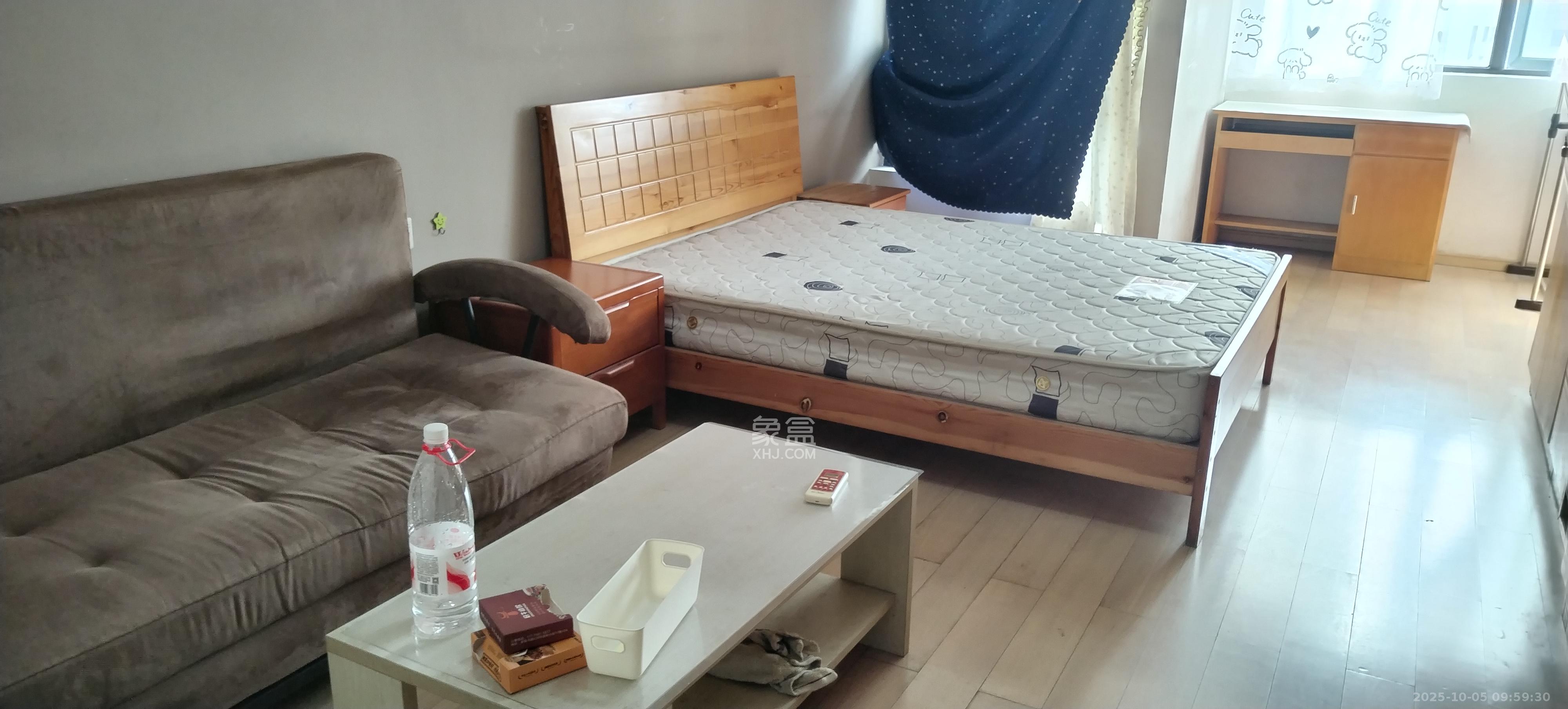 万科金色家园  1室1厅1卫    1300.0元/月 万科金色家园  1室1厅1卫    1300.0元/月