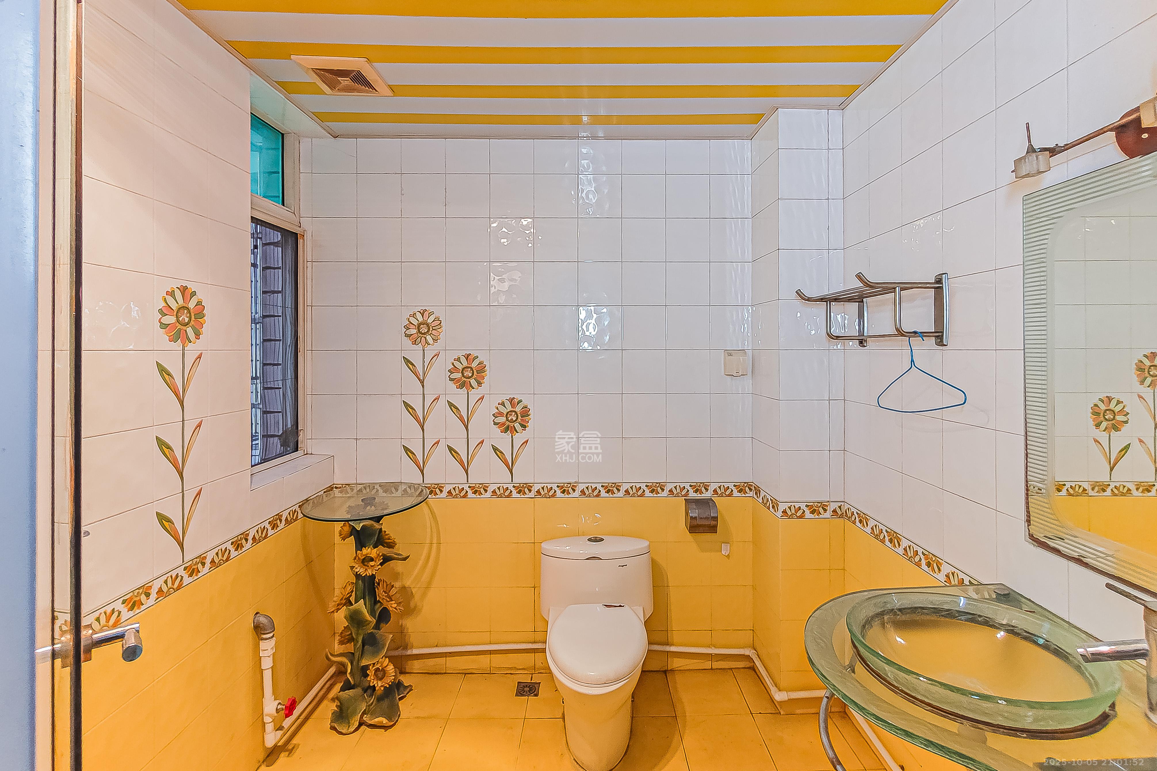 明媚星城 5室2厅2卫 150.0万 明媚星城 5室2厅2卫 150.0万卫生间