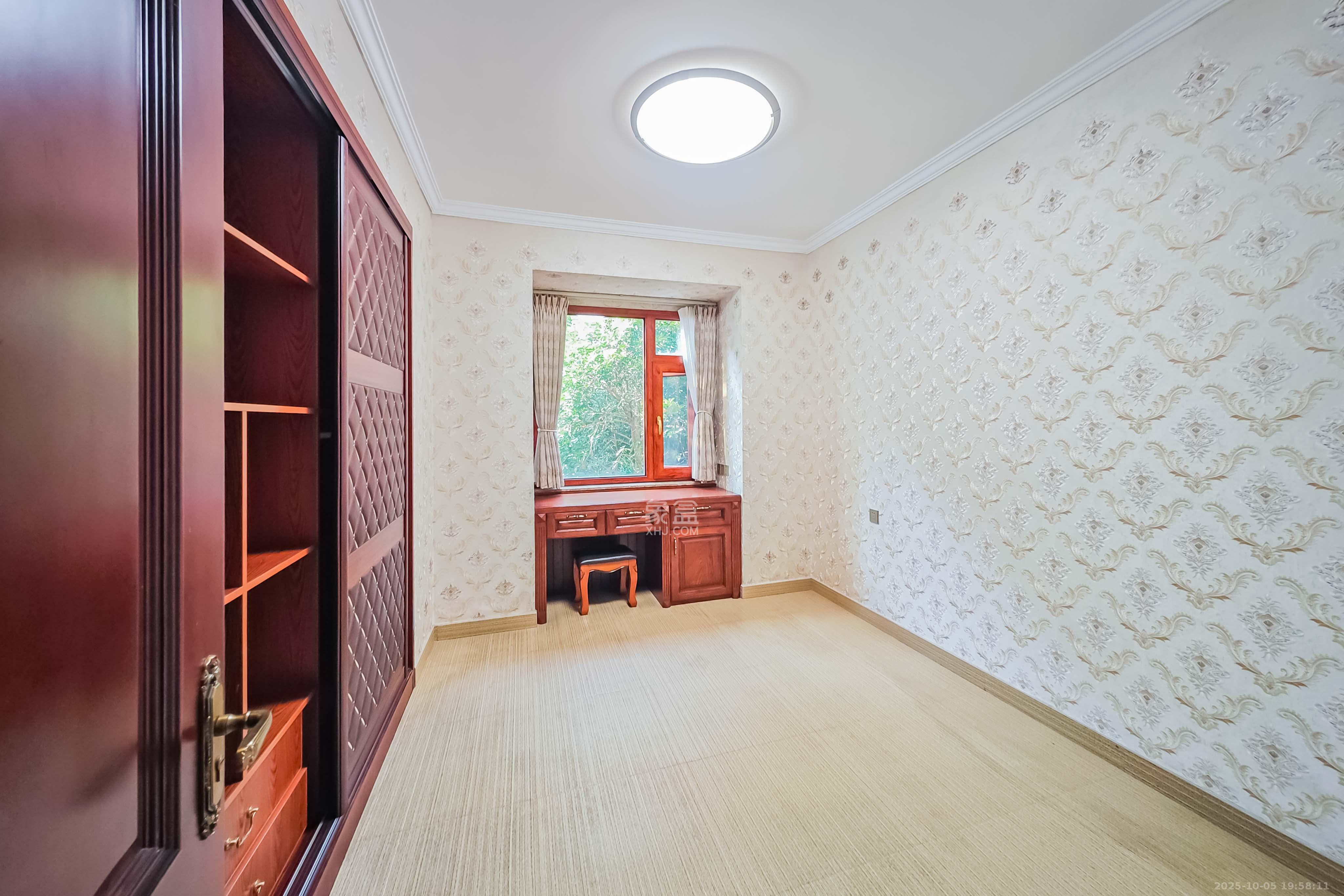 吉联小区（红墅湾）  3室2厅2卫    320.0万卧室