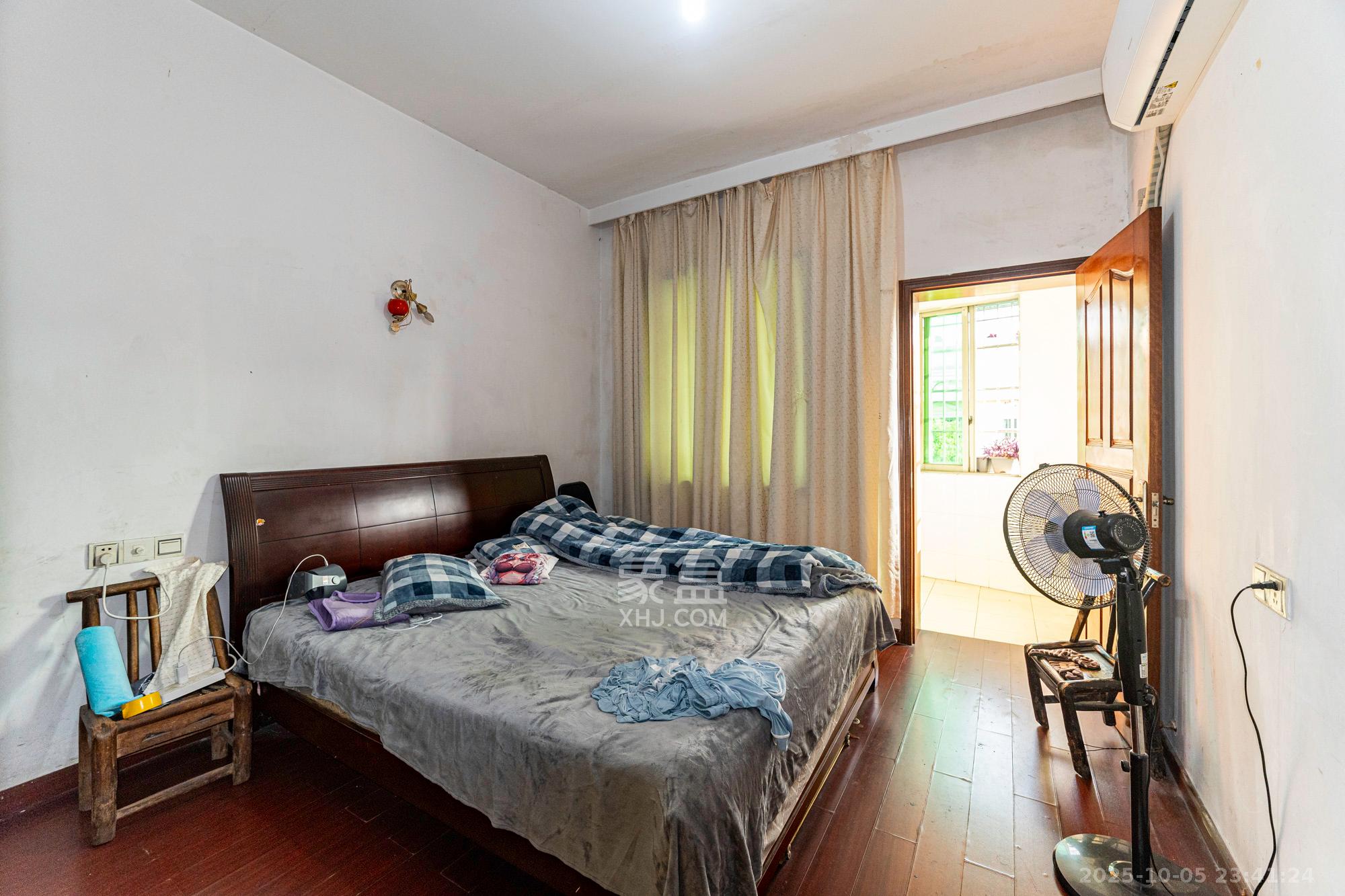 中南汽车世界 3室2厅2卫 32.0万 中南汽车世界 3室2厅2卫 32.0万卧室