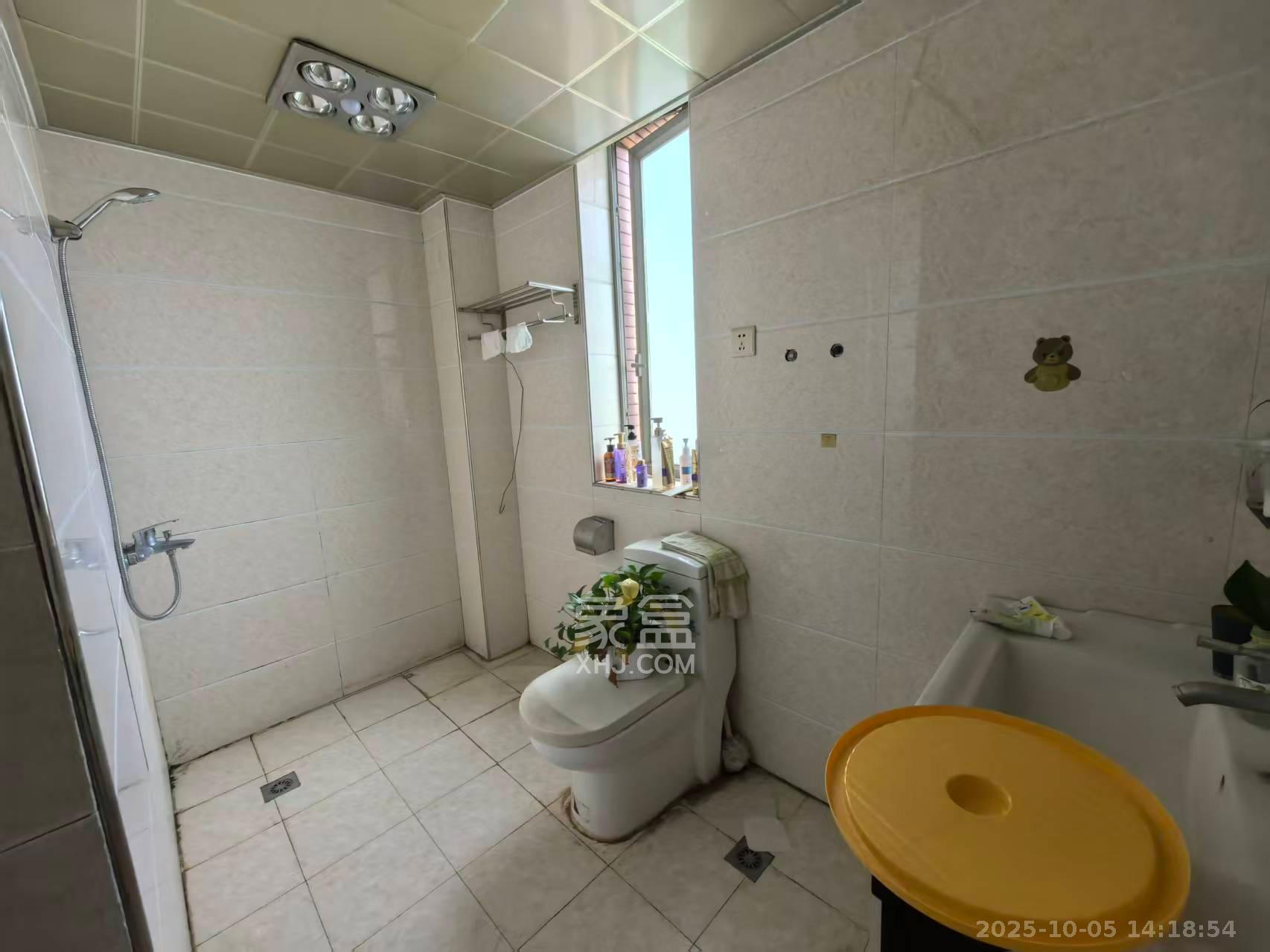 新城新世界一二三期 3室2厅2卫 2800.0元/月 新城新世界一二三期 3室2厅2卫 2800.0元/月室内图