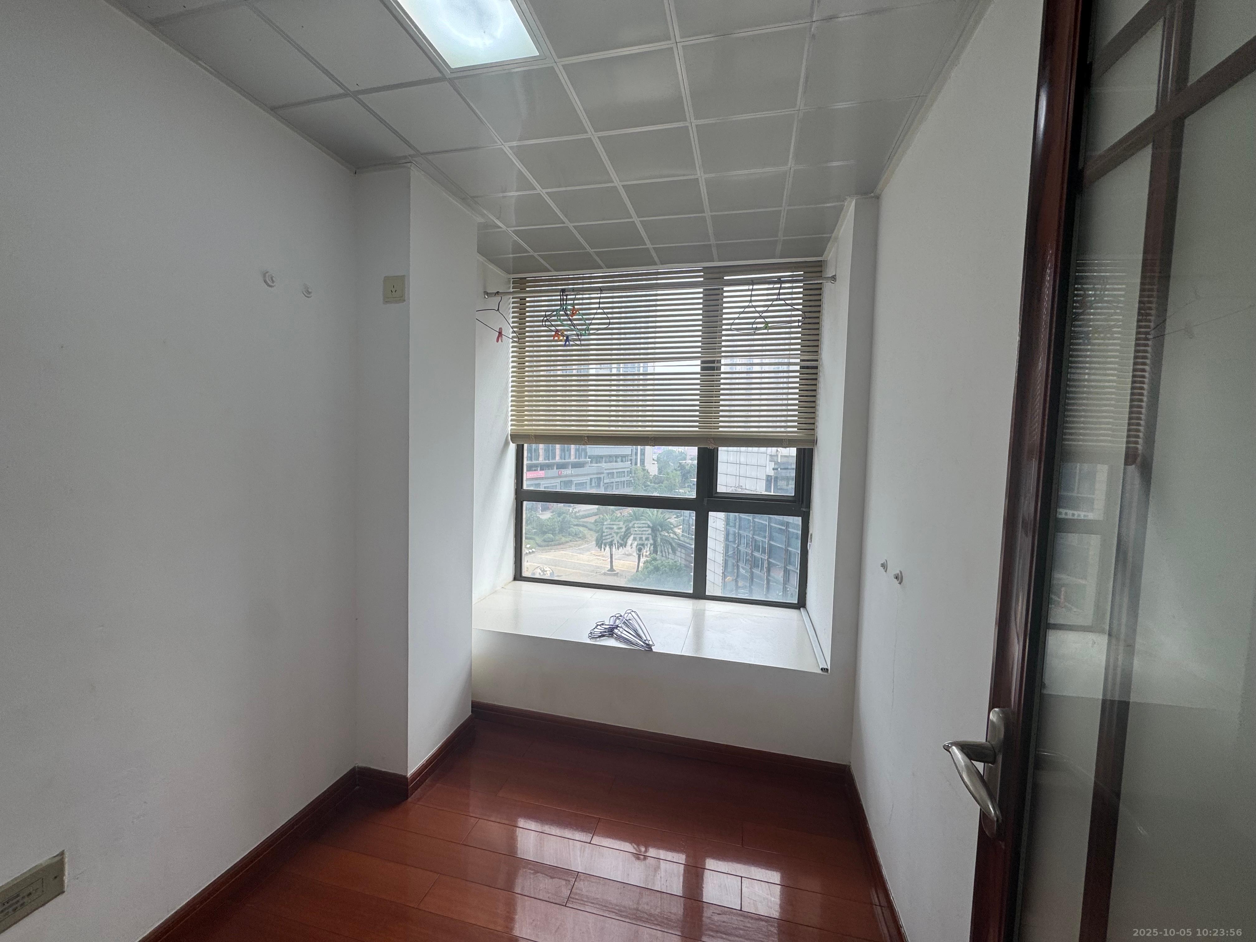 通用时代国际社区  3室2厅1卫    2500.0元/月室内图