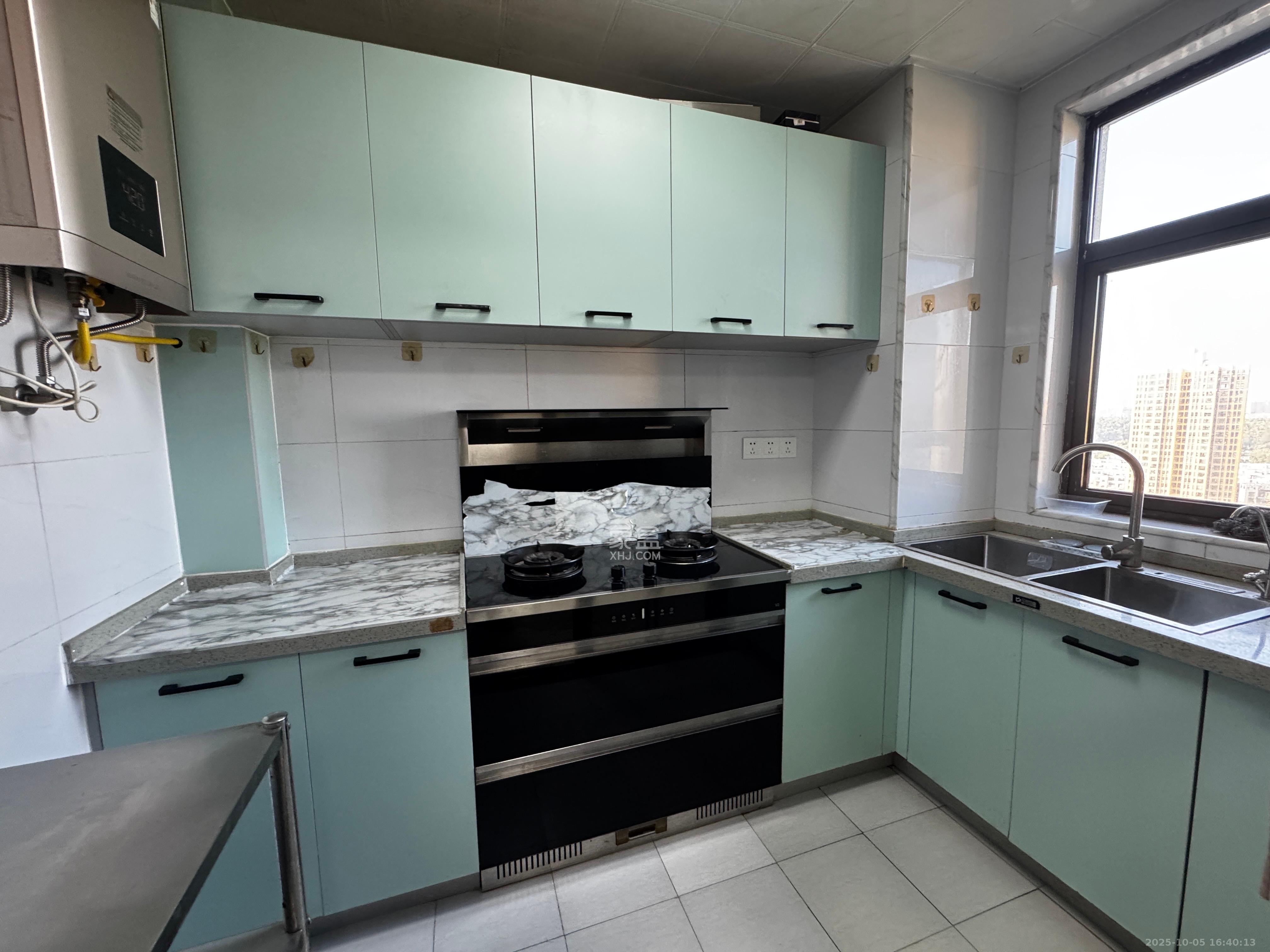 卓越蔚蓝城邦  4室2厅2卫    2600.0元/月 卓越蔚蓝城邦  4室2厅2卫    2600.0元/月室内图