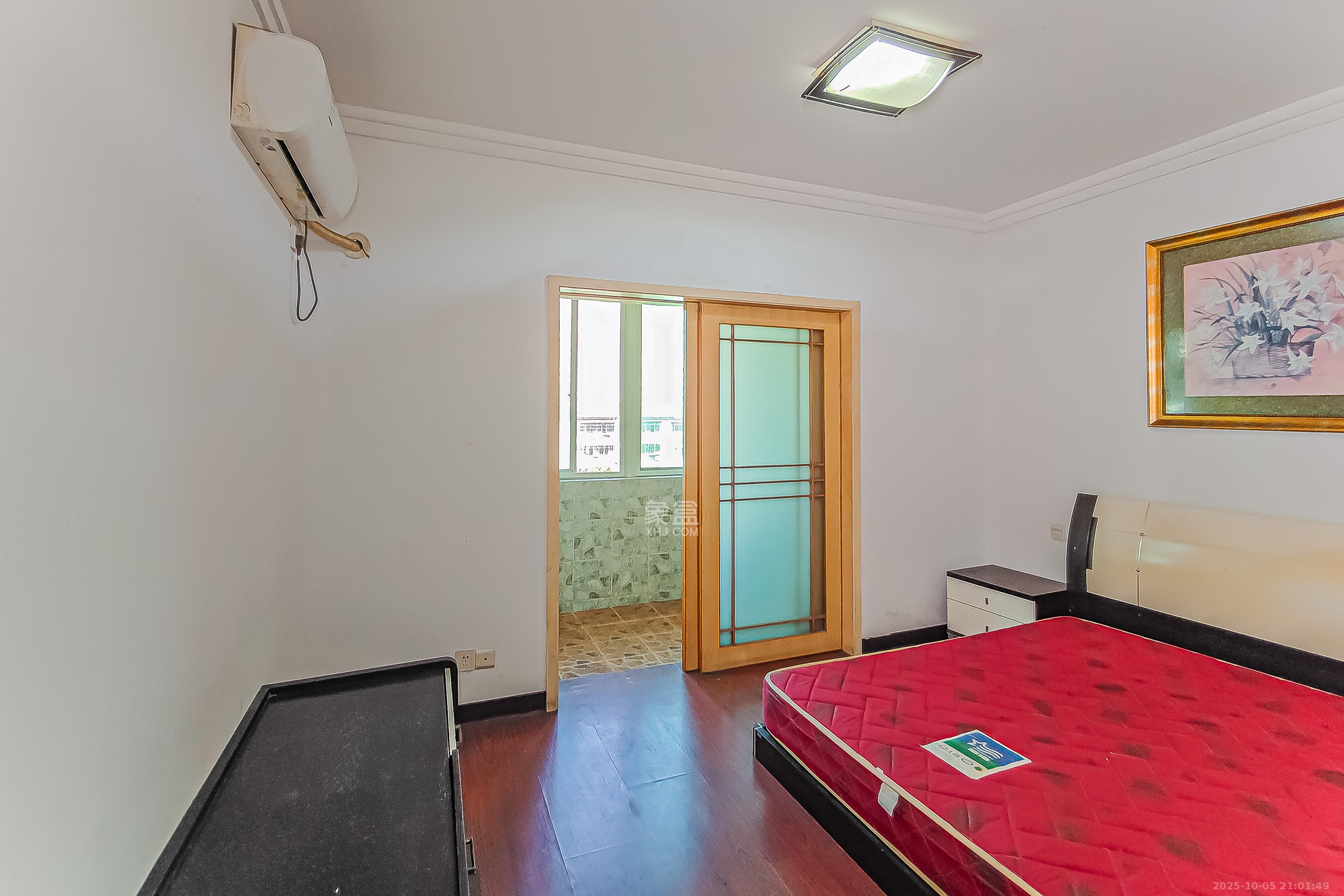 明媚星城 5室2厅2卫 150.0万 明媚星城 5室2厅2卫 150.0万卧室