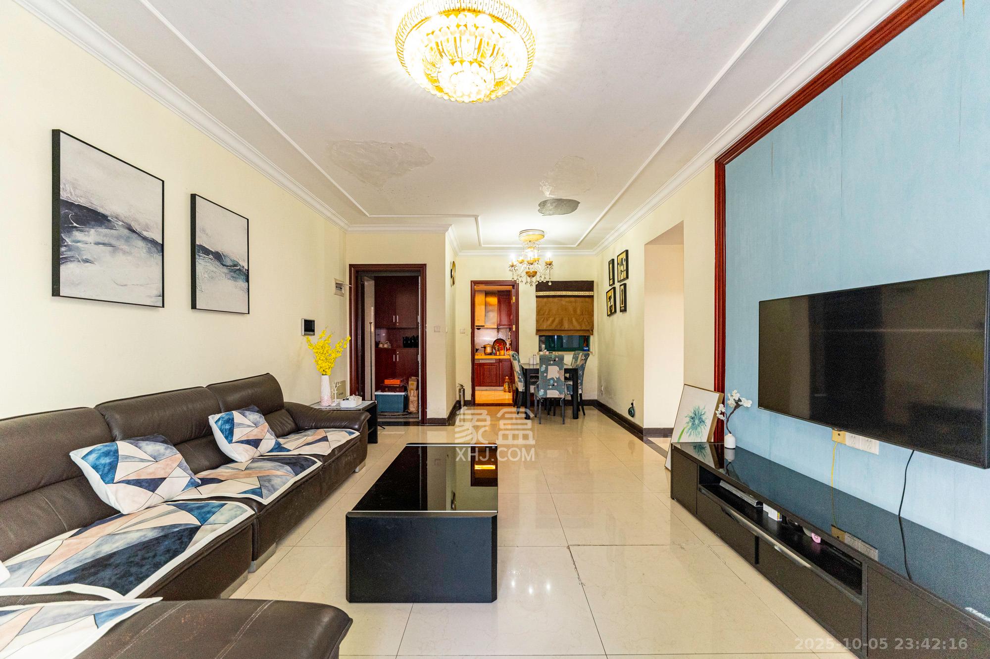 恒大翡翠华庭 3室2厅2卫 80.8万 恒大翡翠华庭 3室2厅2卫 80.8万客厅