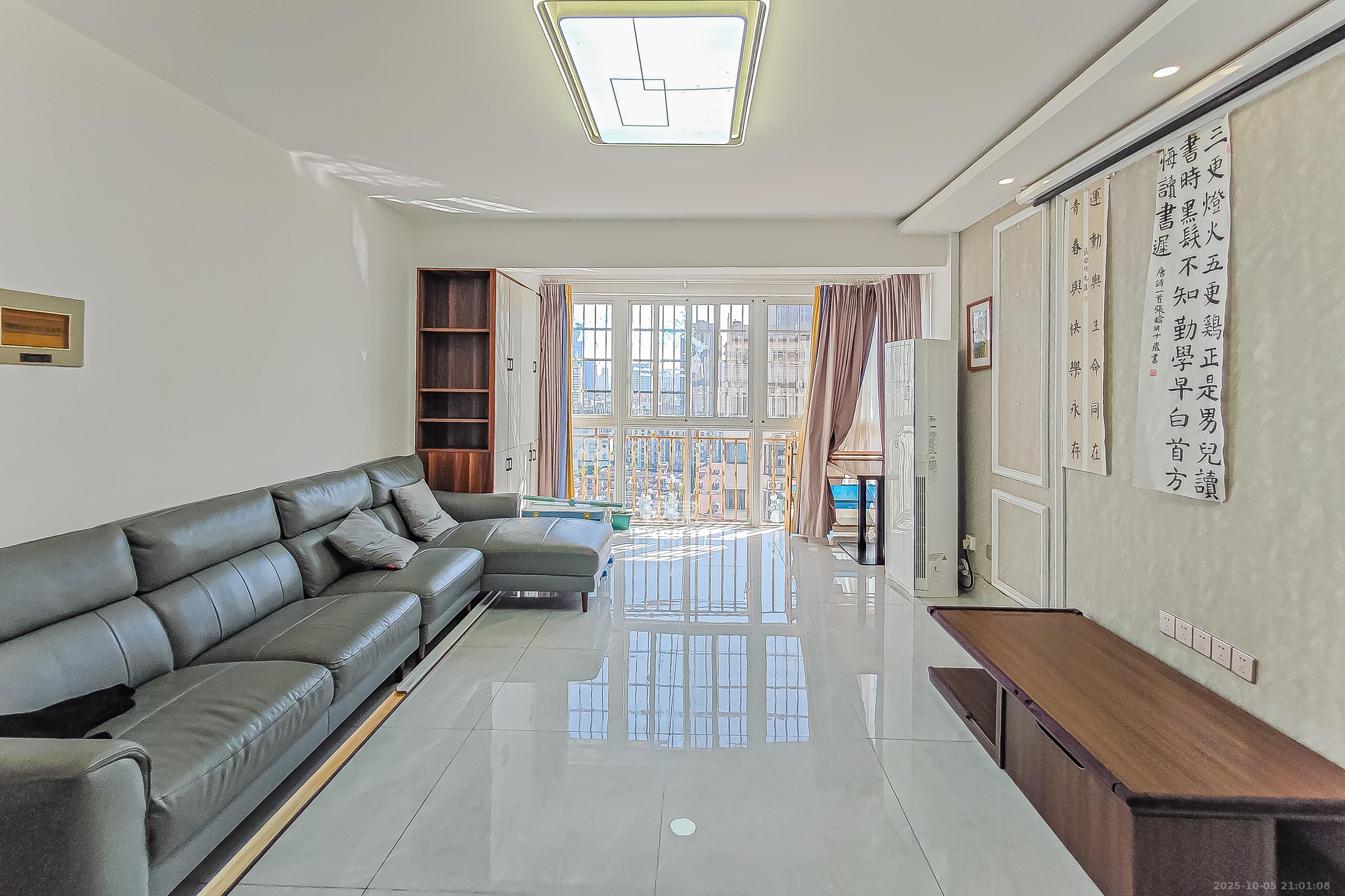 都市春天  3室2厅1卫    105.6万 都市春天  3室2厅1卫    105.6万