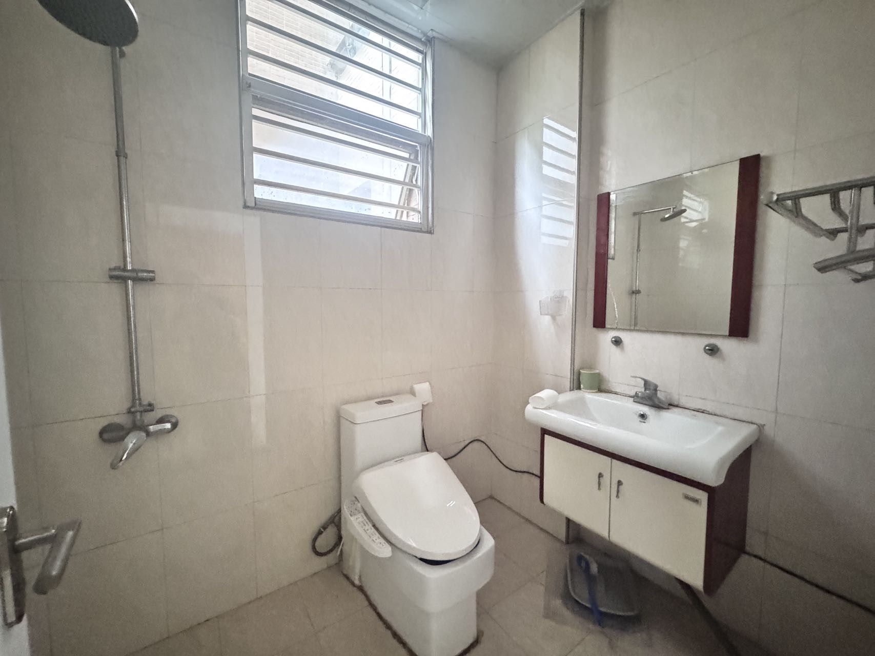 佳宁娜小区(梓山湖小区) 3室2厅2卫 1600.0元/月 佳宁娜小区(梓山湖小区) 3室2厅2卫 1600.0元/月室内图