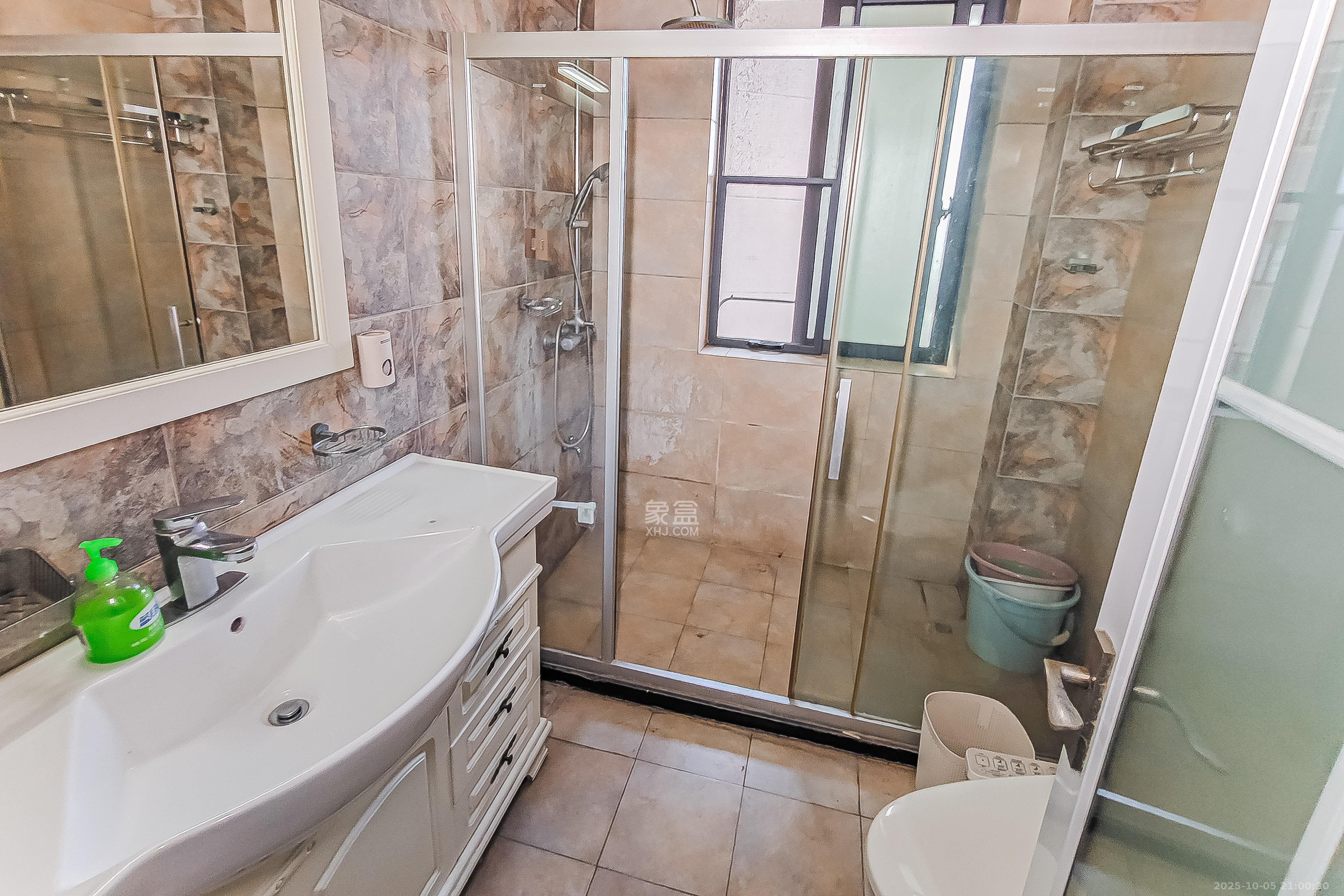 芙蓉蓉苑 1室1厅1卫 65.0万 芙蓉蓉苑 1室1厅1卫 65.0万卫生间