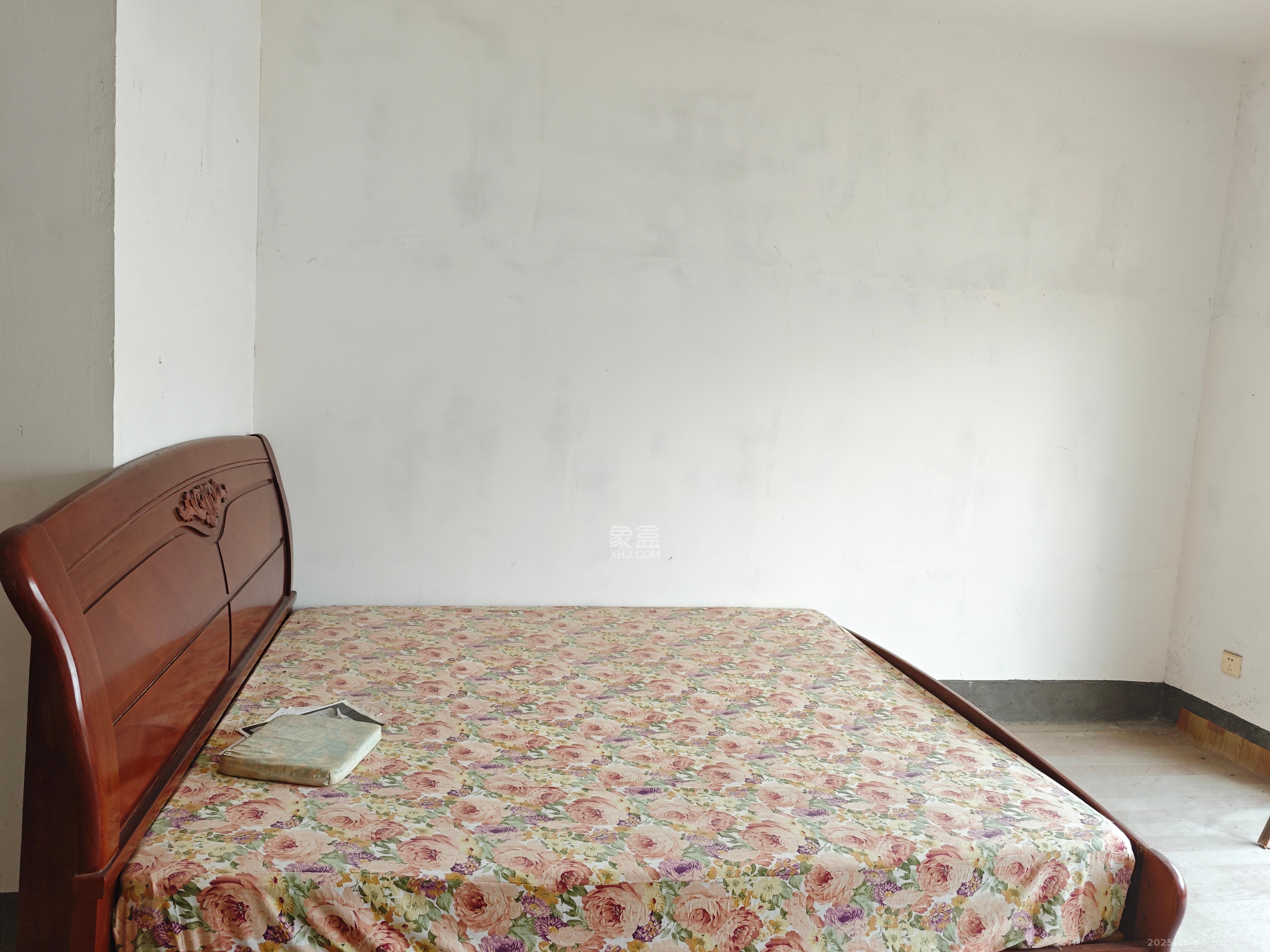 鸣沙苑总工会(市总工会宿舍) 3室2厅1卫 1800.0元/月 鸣沙苑总工会(市总工会宿舍) 3室2厅1卫 1800.0元/月室内图