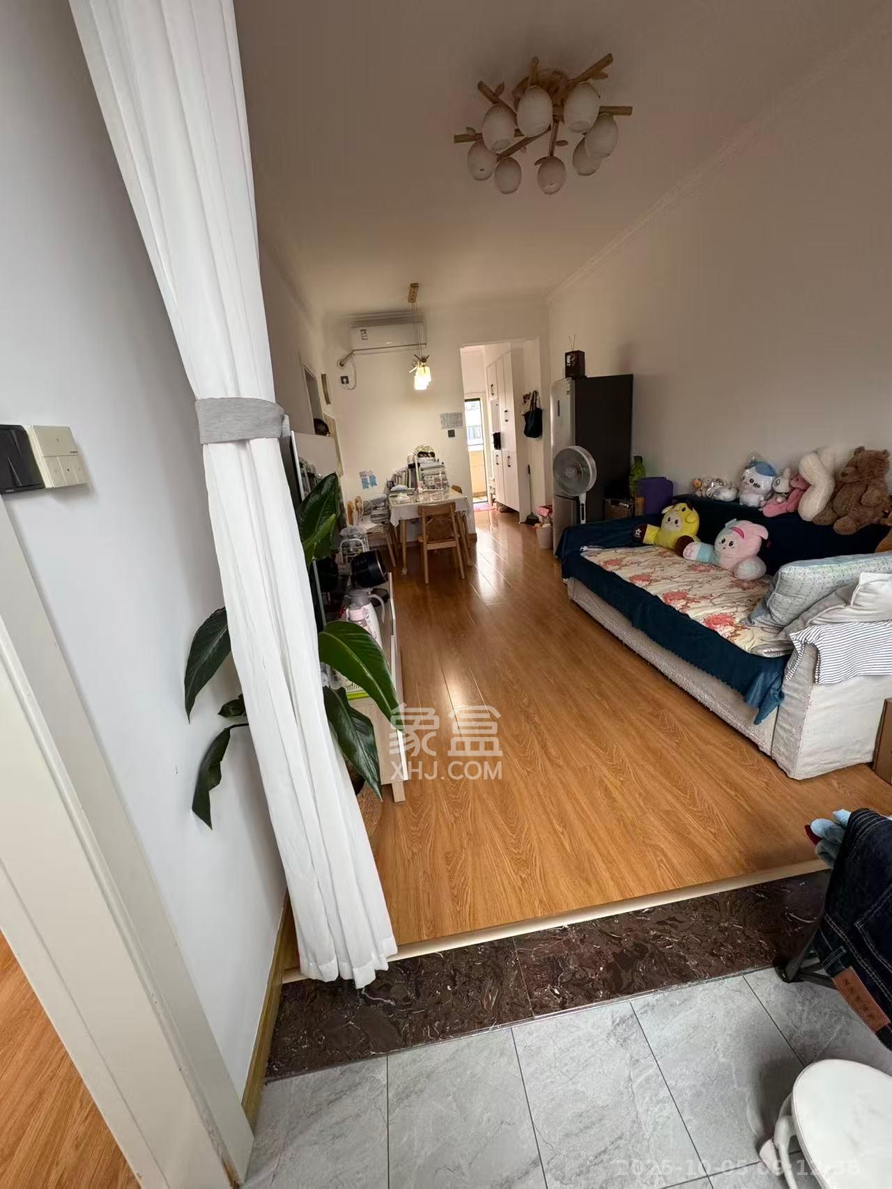 金轮星光名座  2室2厅1卫    2200.0元/月 金轮星光名座  2室2厅1卫    2200.0元/月