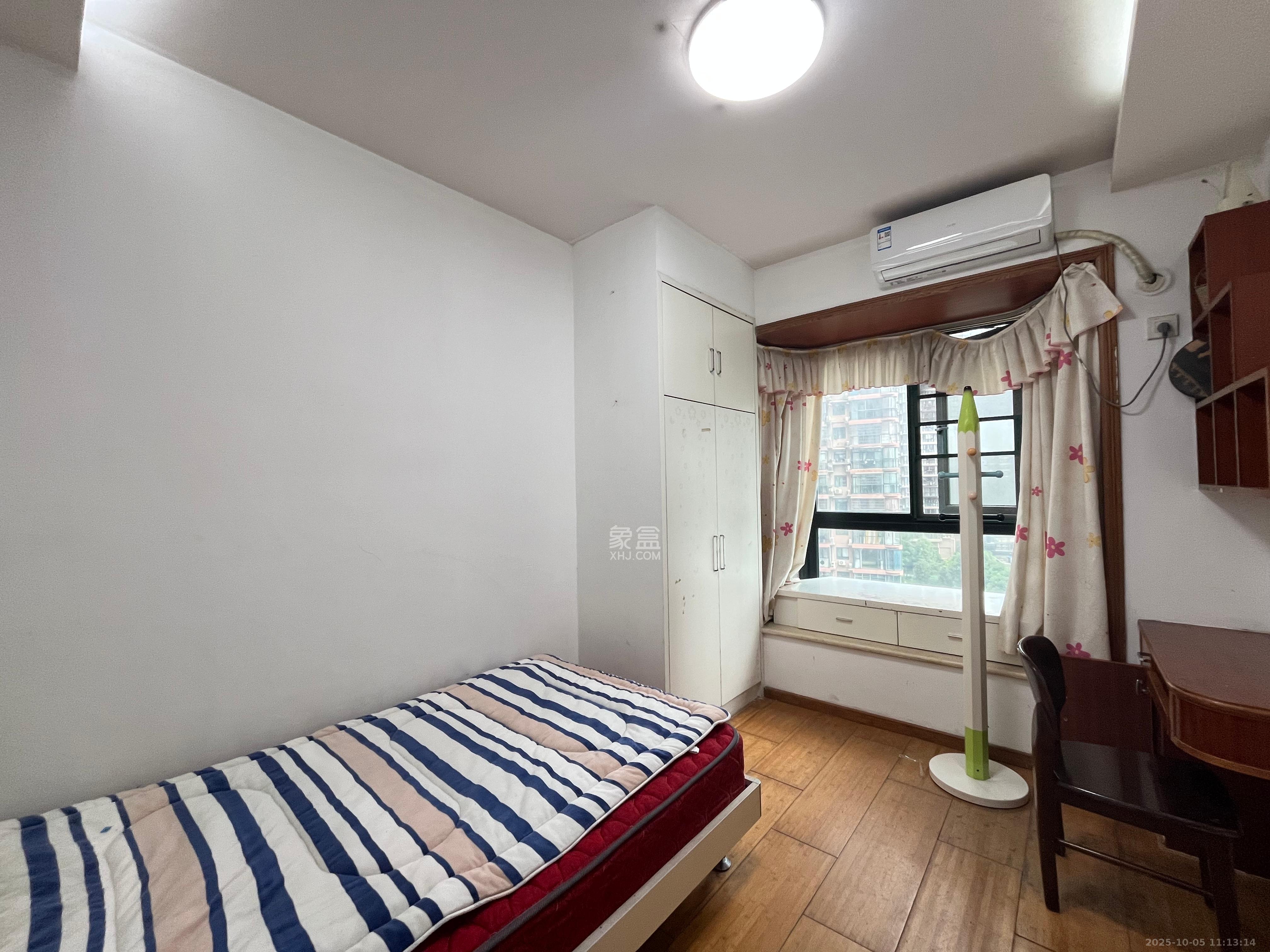 先锋东外滩  3室2厅2卫    2700.0元/月 先锋东外滩  3室2厅2卫    2700.0元/月