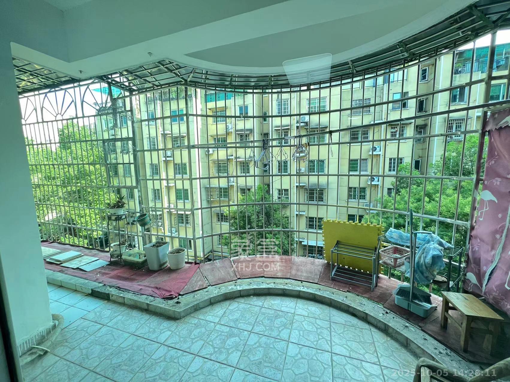 恩瑞麓山名园（龙王港小区）  3室2厅2卫    2400.0元/月室内图