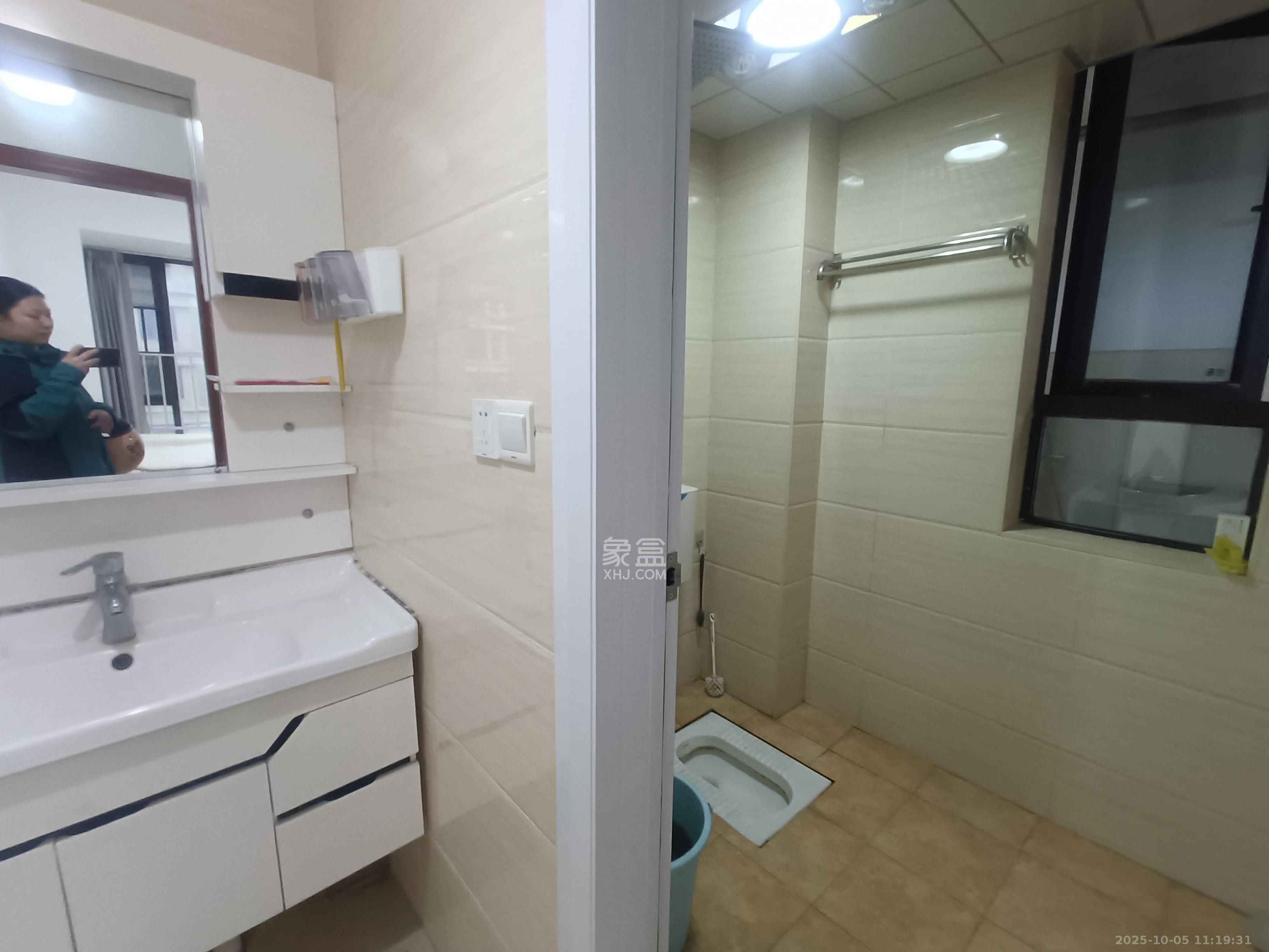 保利麓谷林语F区  3室2厅1卫    2300.0元/月 保利麓谷林语F区  3室2厅1卫    2300.0元/月室内图