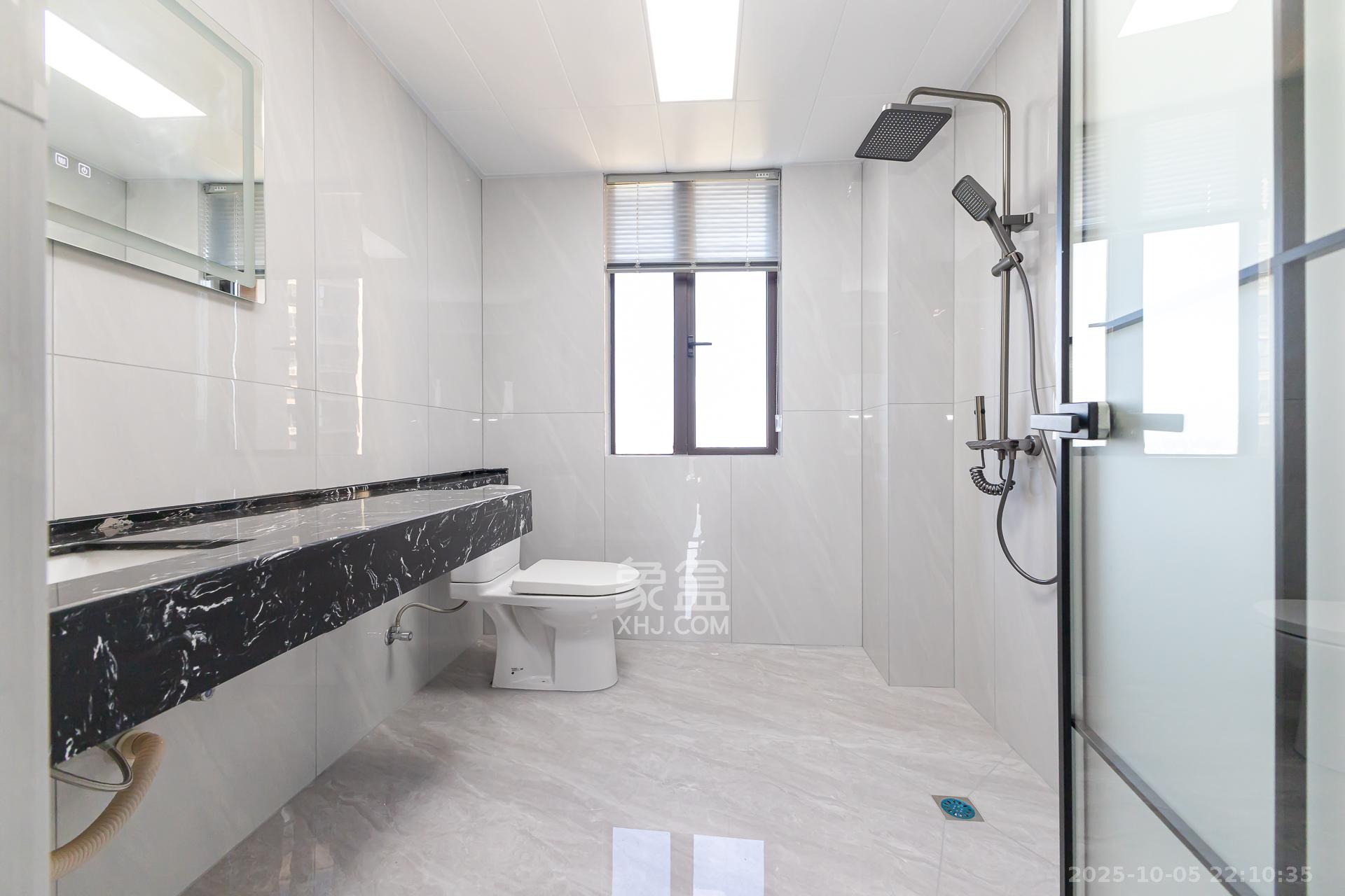 长燃新奥佳园 3室2厅2卫 118.0万 长燃新奥佳园 3室2厅2卫 118.0万卫生间