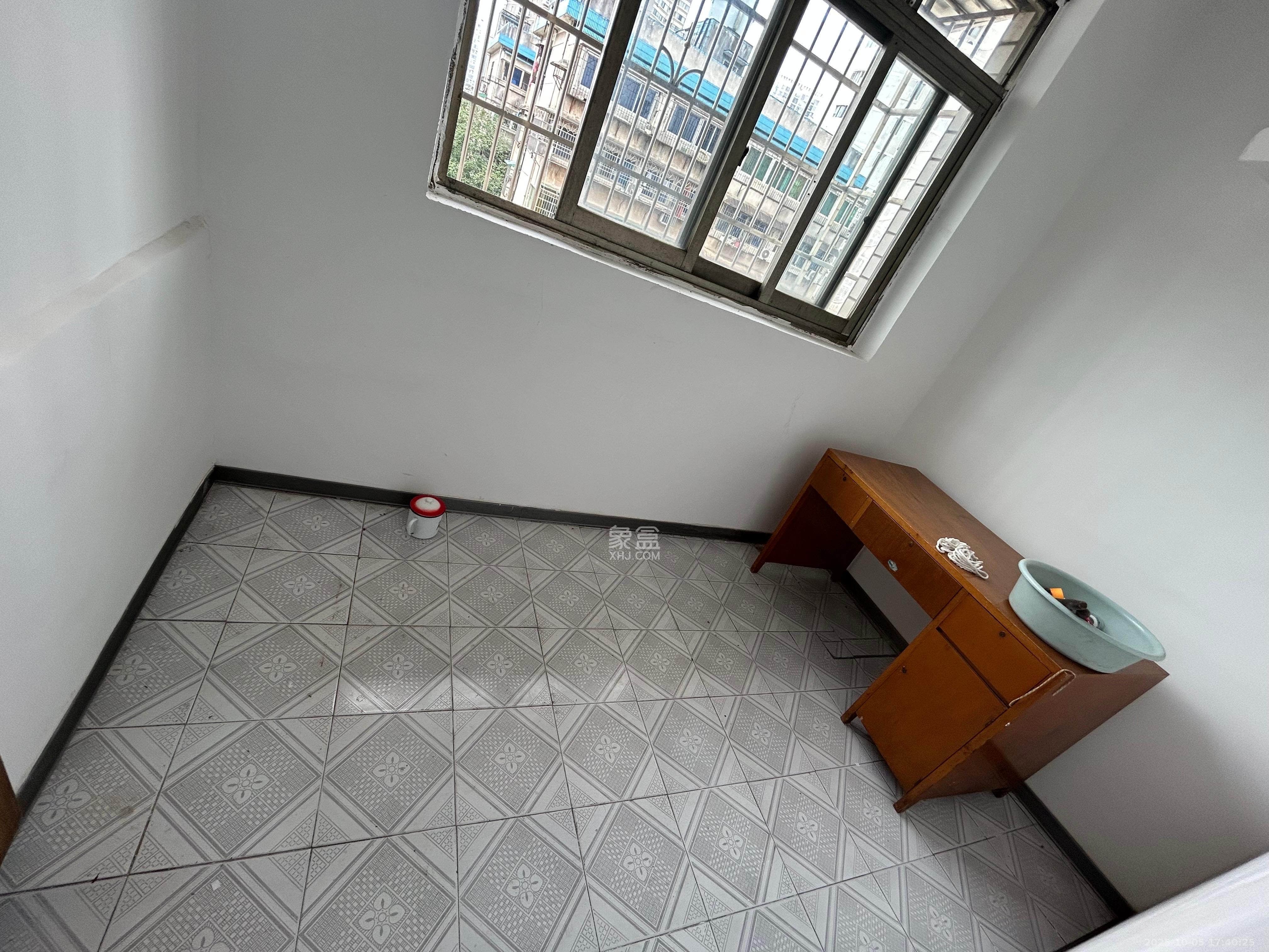 电力宾馆综合楼  2室1厅1卫    1300.0元/月 电力宾馆综合楼  2室1厅1卫    1300.0元/月室内图